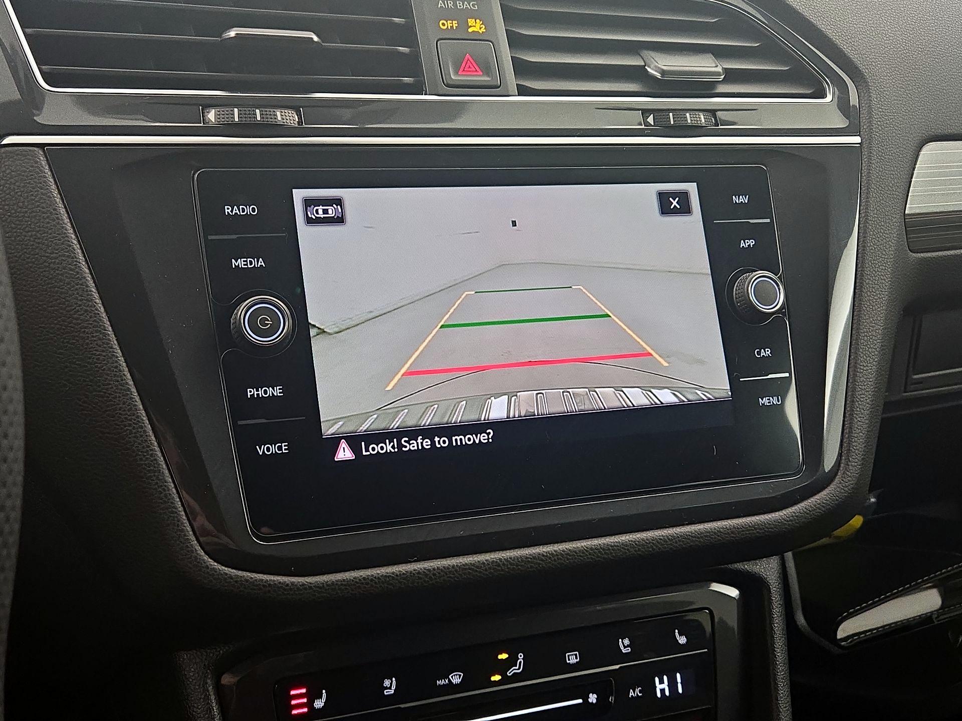 Thumbnail: 2022 Volkswagen Tiguan - 15