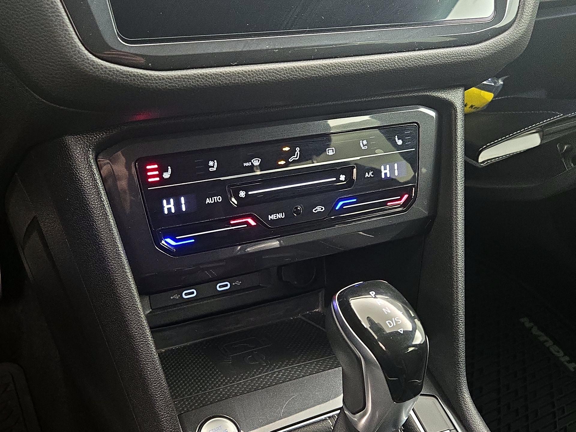 Thumbnail: 2022 Volkswagen Tiguan - 17