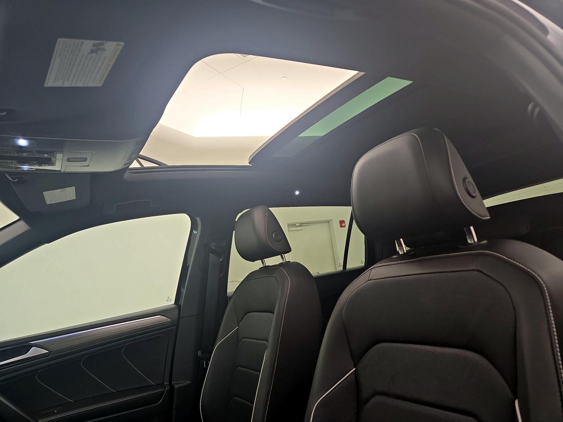 Thumbnail: 2022 Volkswagen Tiguan - 20