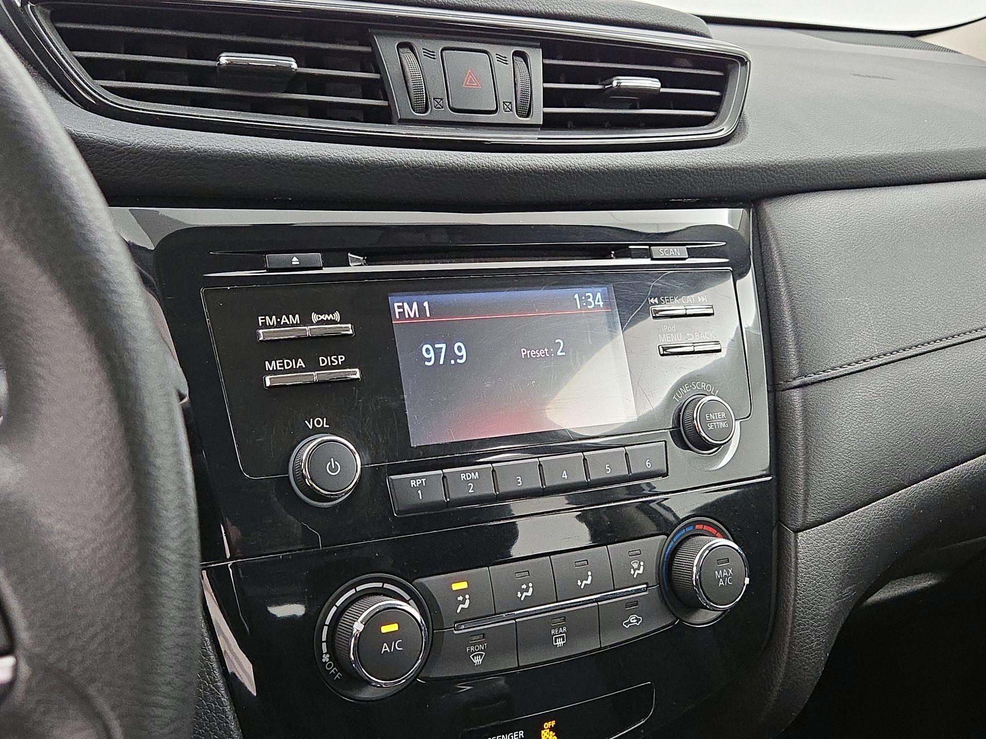 Thumbnail: 2017 Nissan Rogue - 15