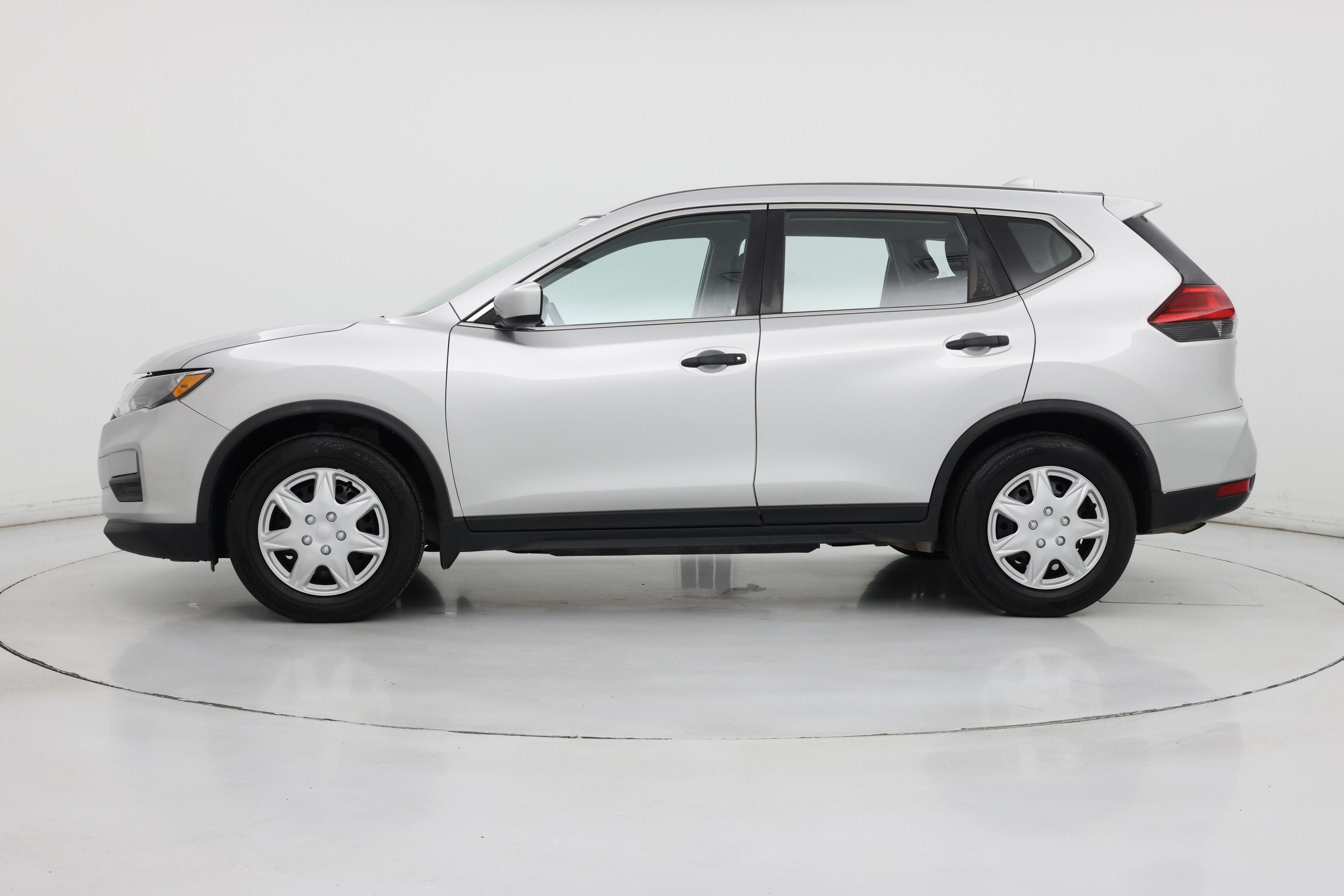 Thumbnail: 2017 Nissan Rogue - 3