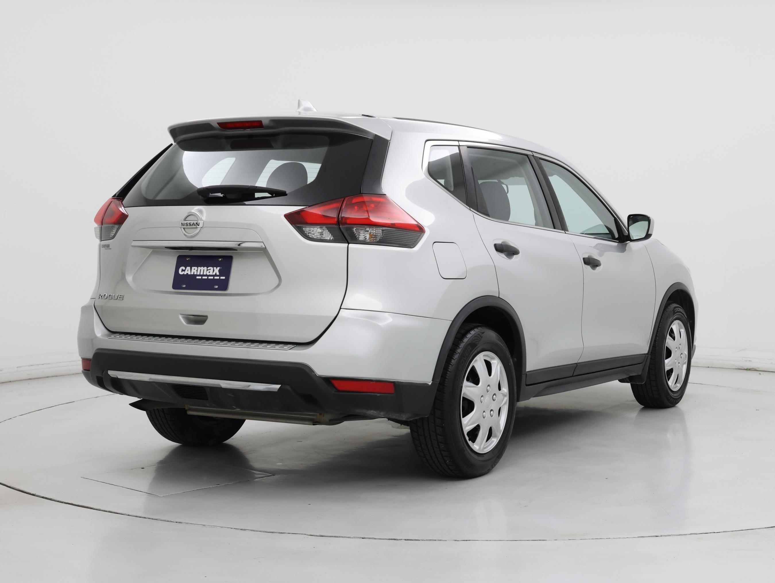 Thumbnail: 2017 Nissan Rogue - 8