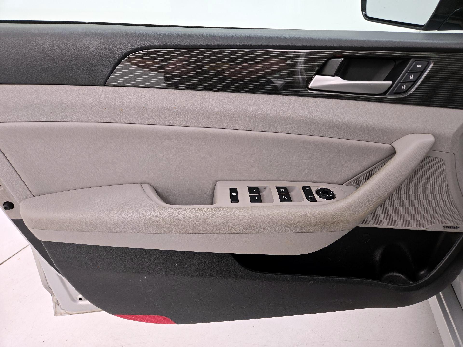 Thumbnail: 2018 Hyundai Sonata - 12