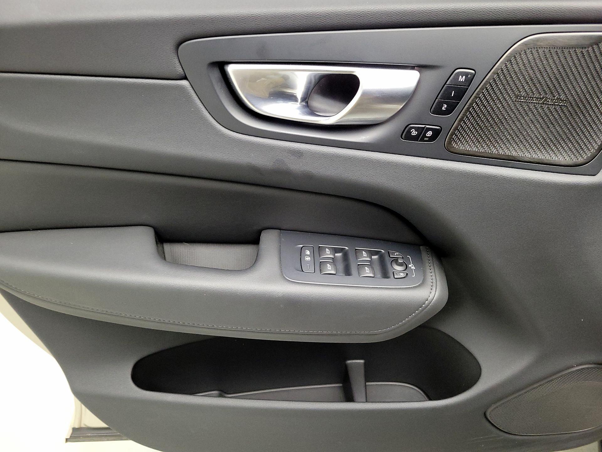 Thumbnail: 2023 Volvo XC60 - 12