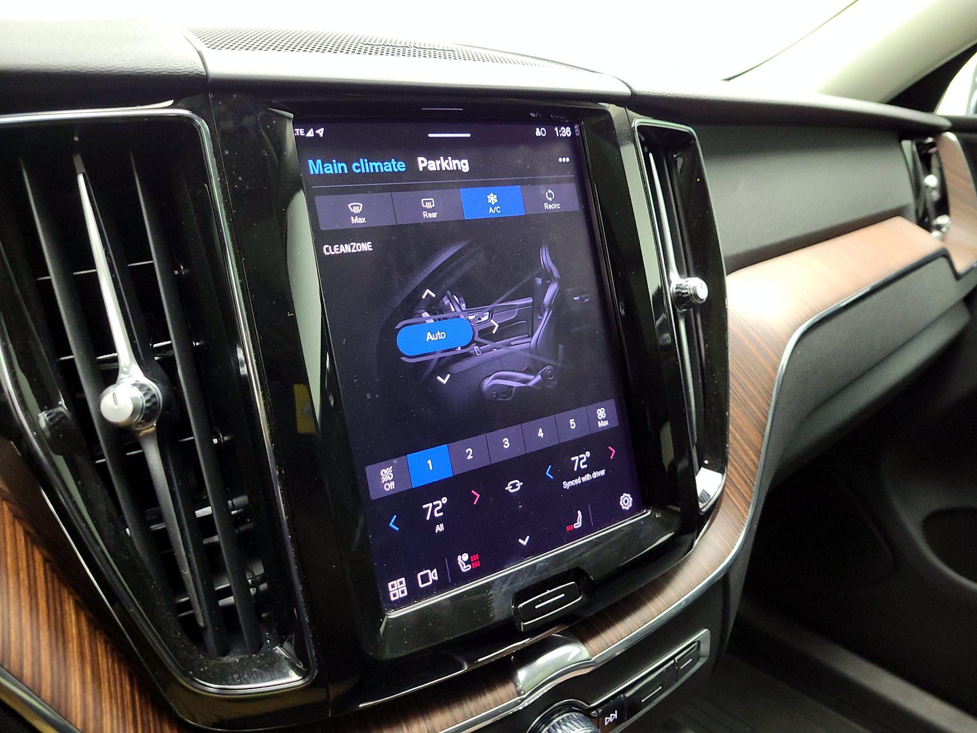 Thumbnail: 2023 Volvo XC60 - 16