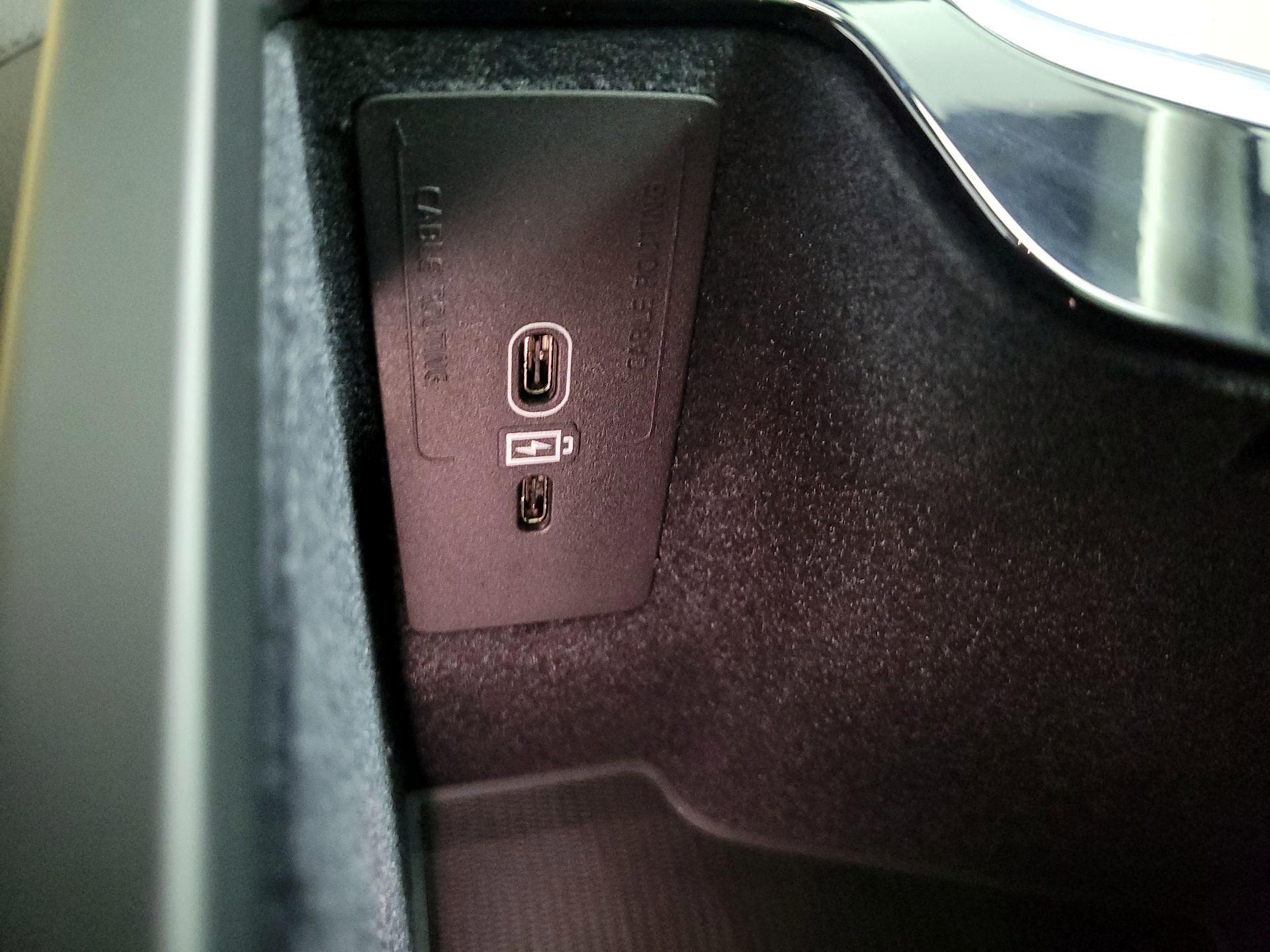 Thumbnail: 2023 Volvo XC60 - 18