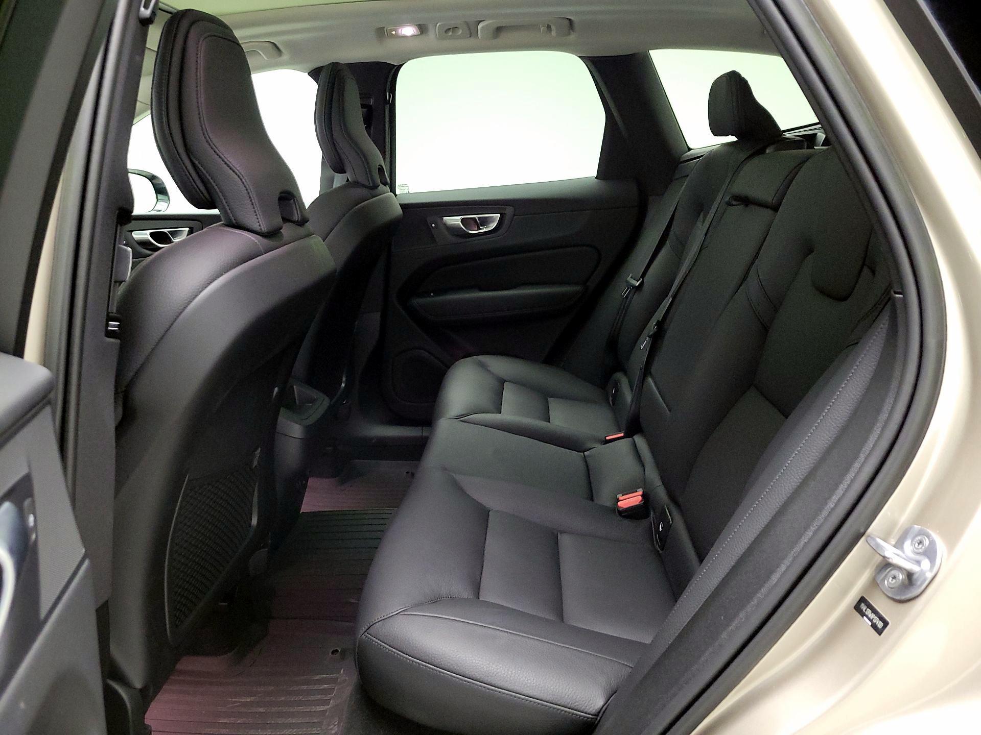 Thumbnail: 2023 Volvo XC60 - 19