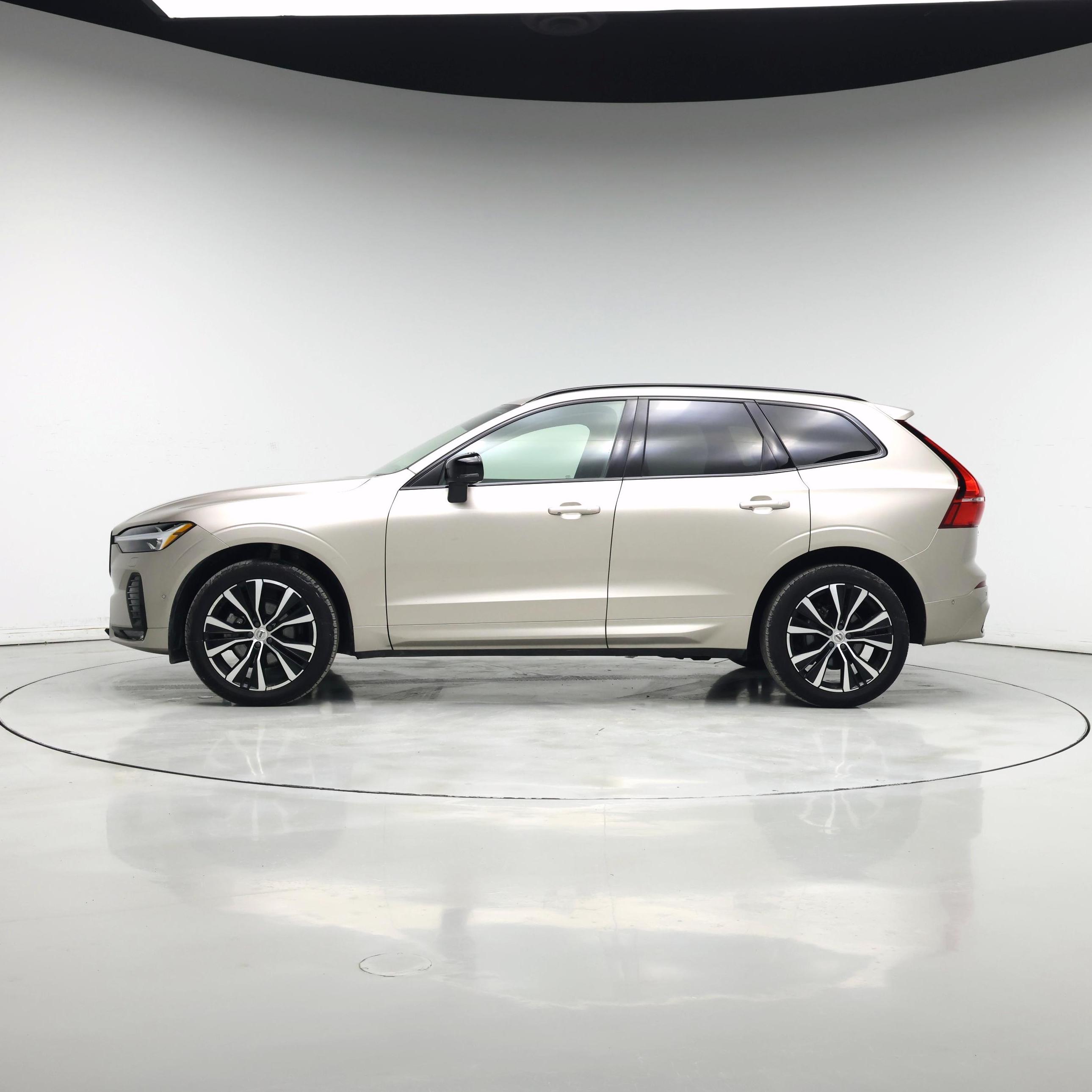 Thumbnail: 2023 Volvo XC60 - 3