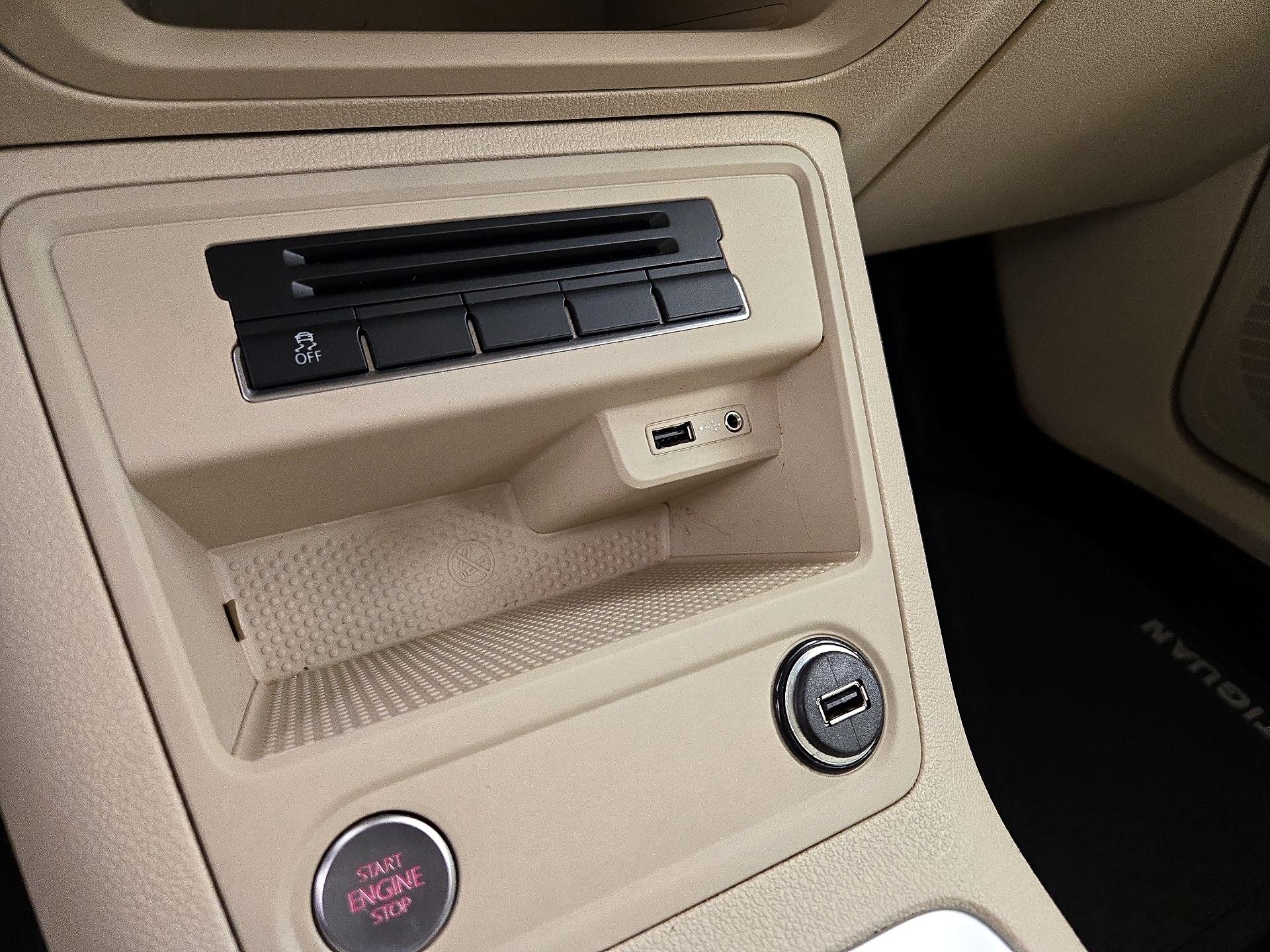 Thumbnail: 2017 Volkswagen Tiguan - 18