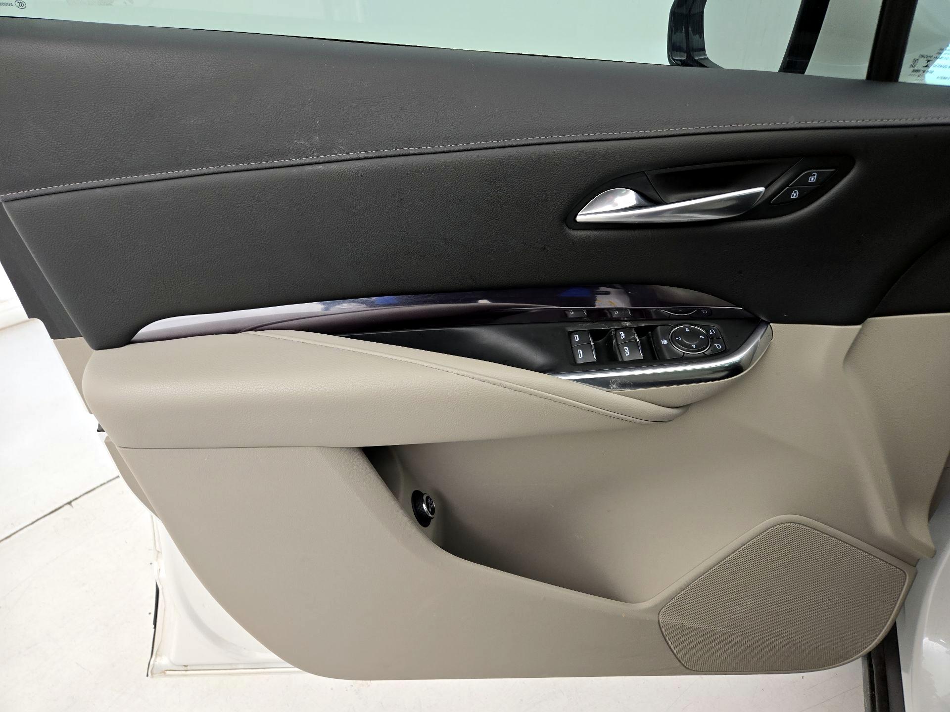 Thumbnail: 2021 Cadillac XT4 - 12