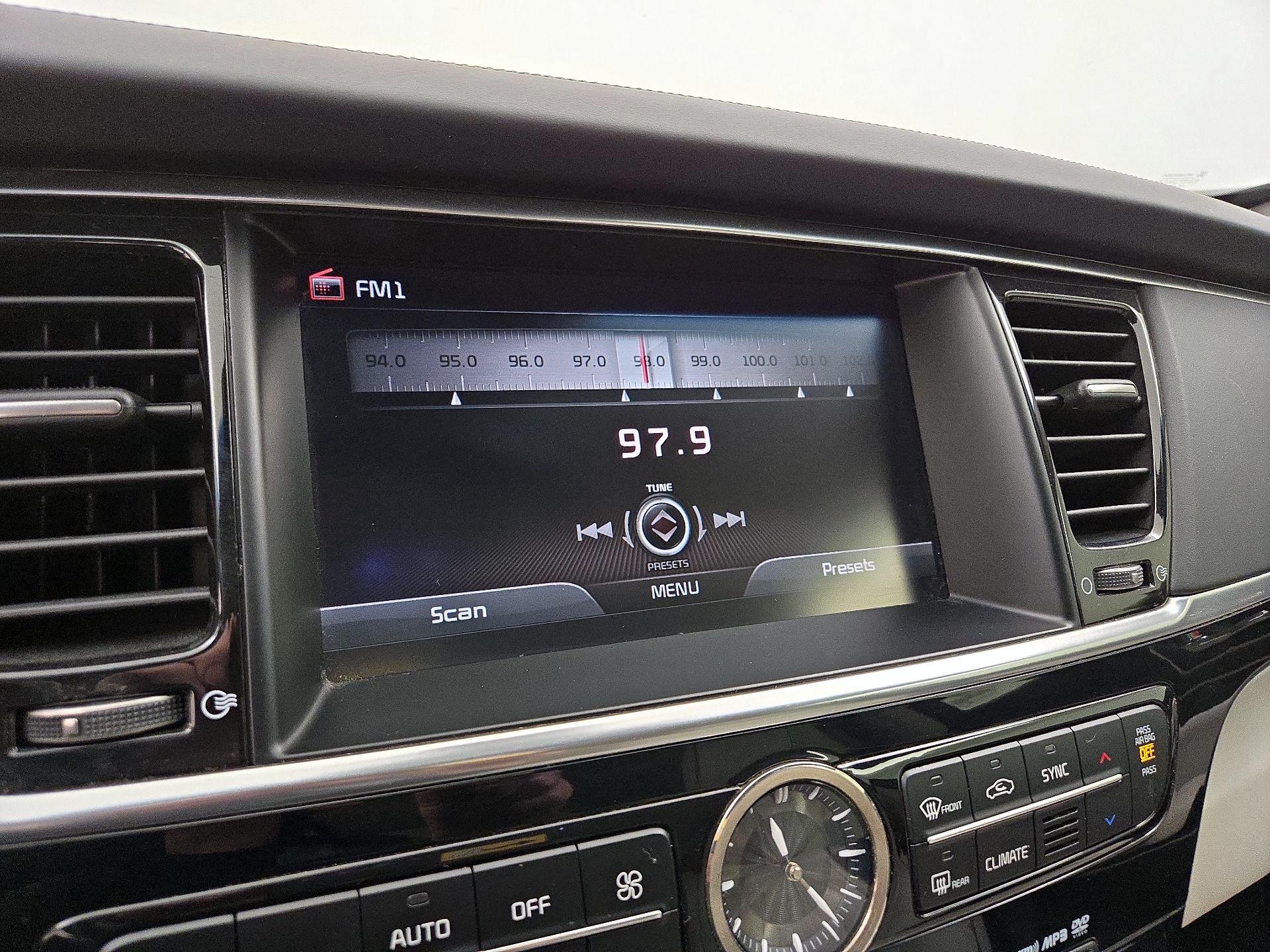 Thumbnail: 2015 Kia K900 - 16