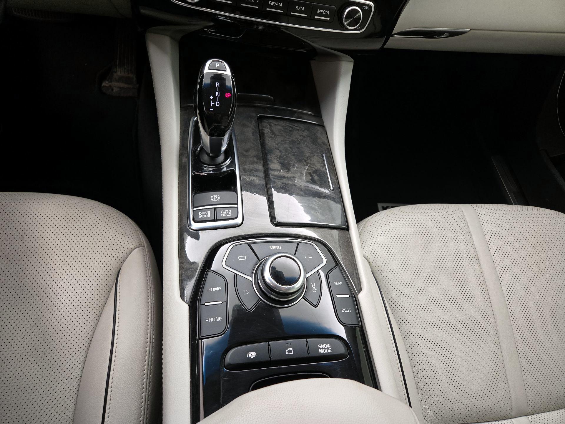 Thumbnail: 2015 Kia K900 - 18