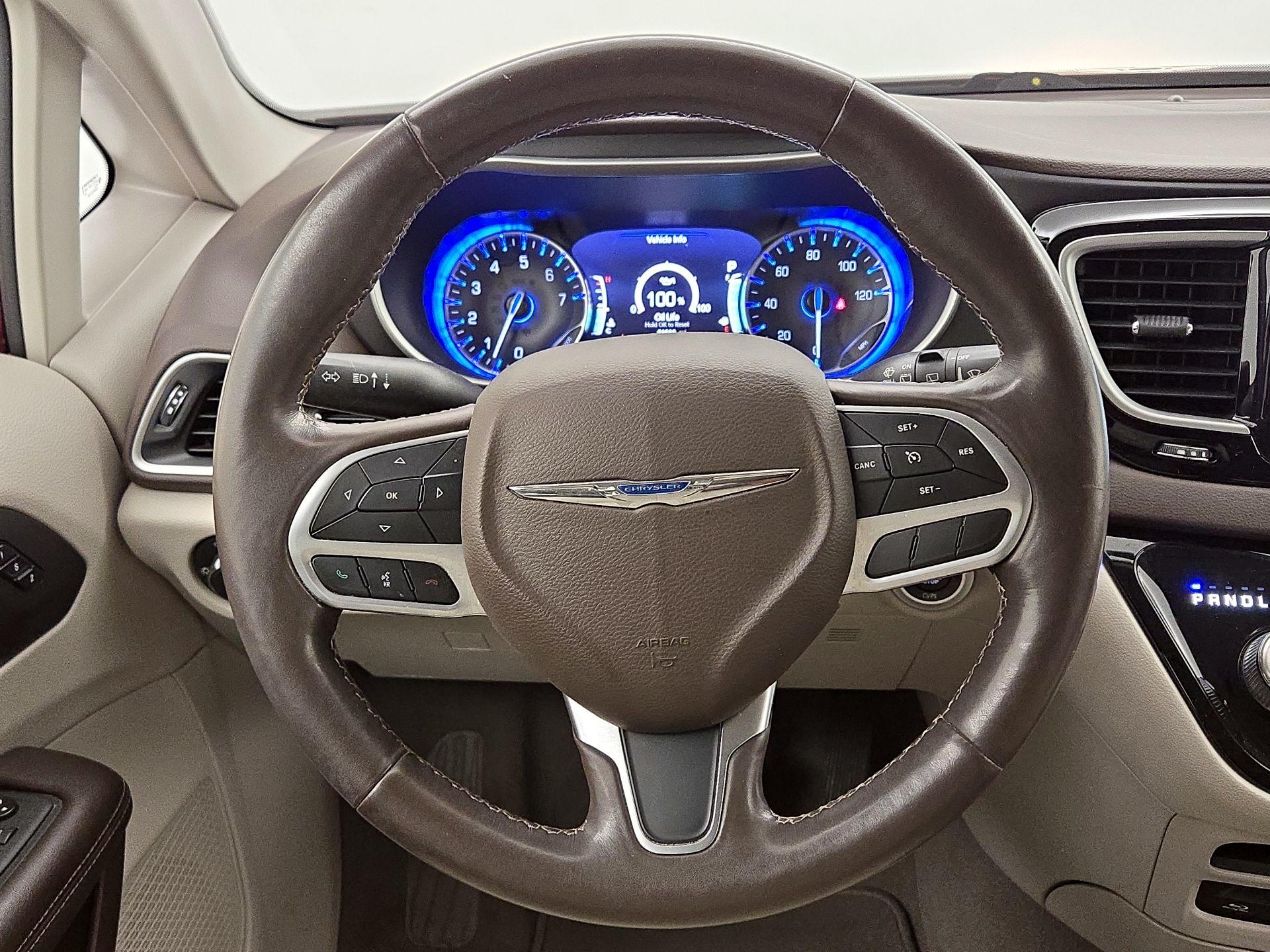 Thumbnail: 2020 Chrysler Pacifica - 10