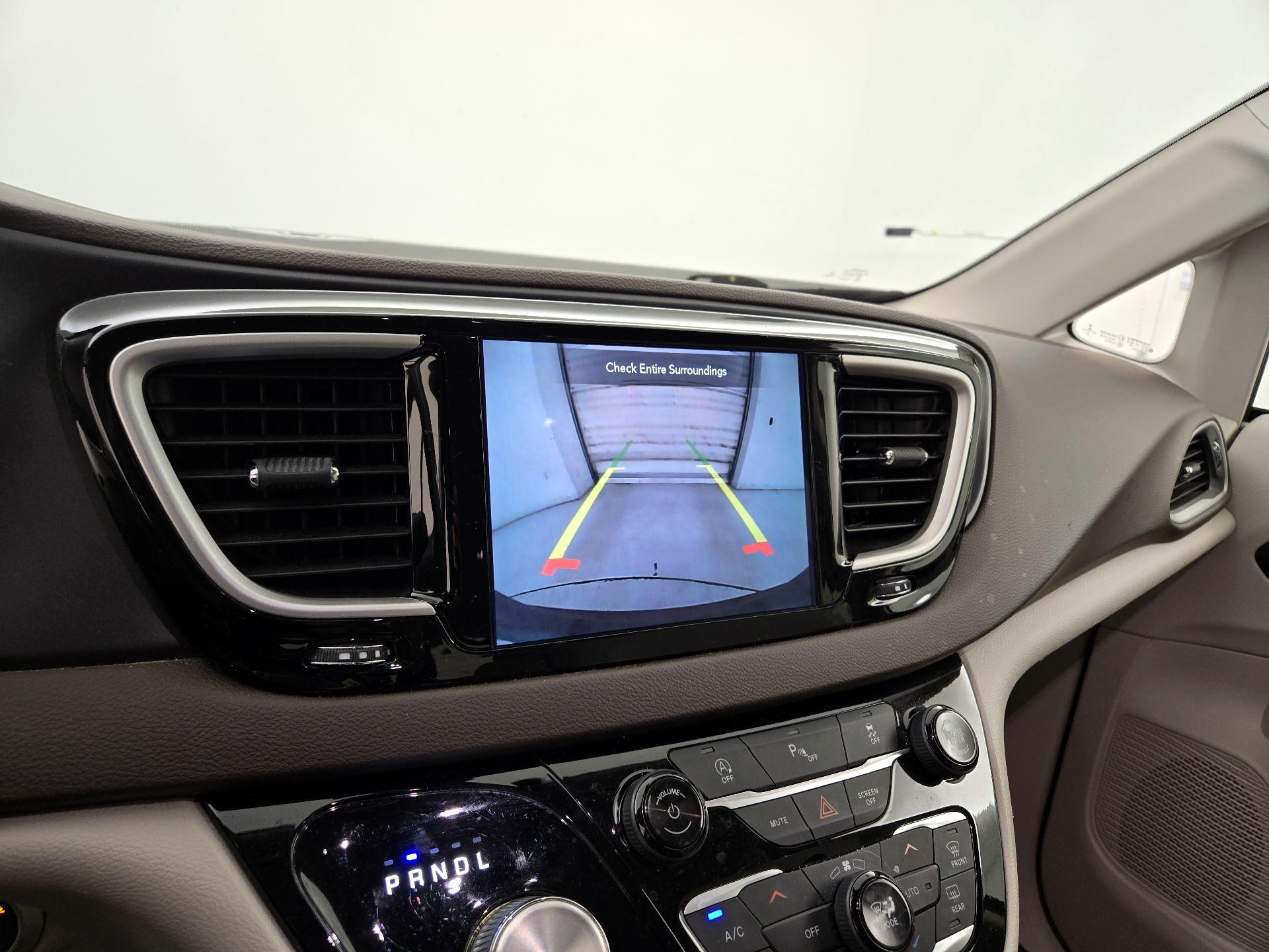 Thumbnail: 2020 Chrysler Pacifica - 15