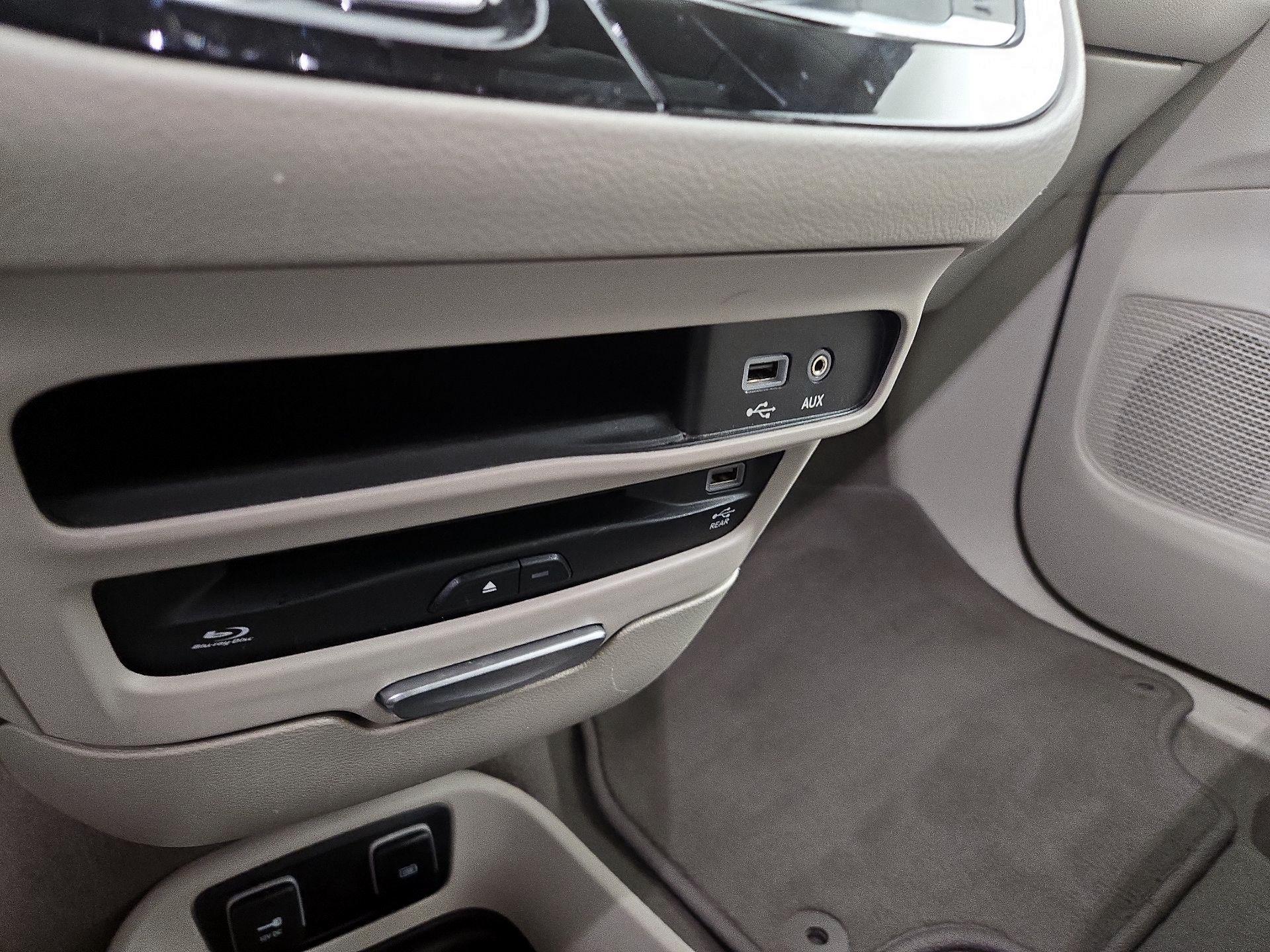 Thumbnail: 2020 Chrysler Pacifica - 19