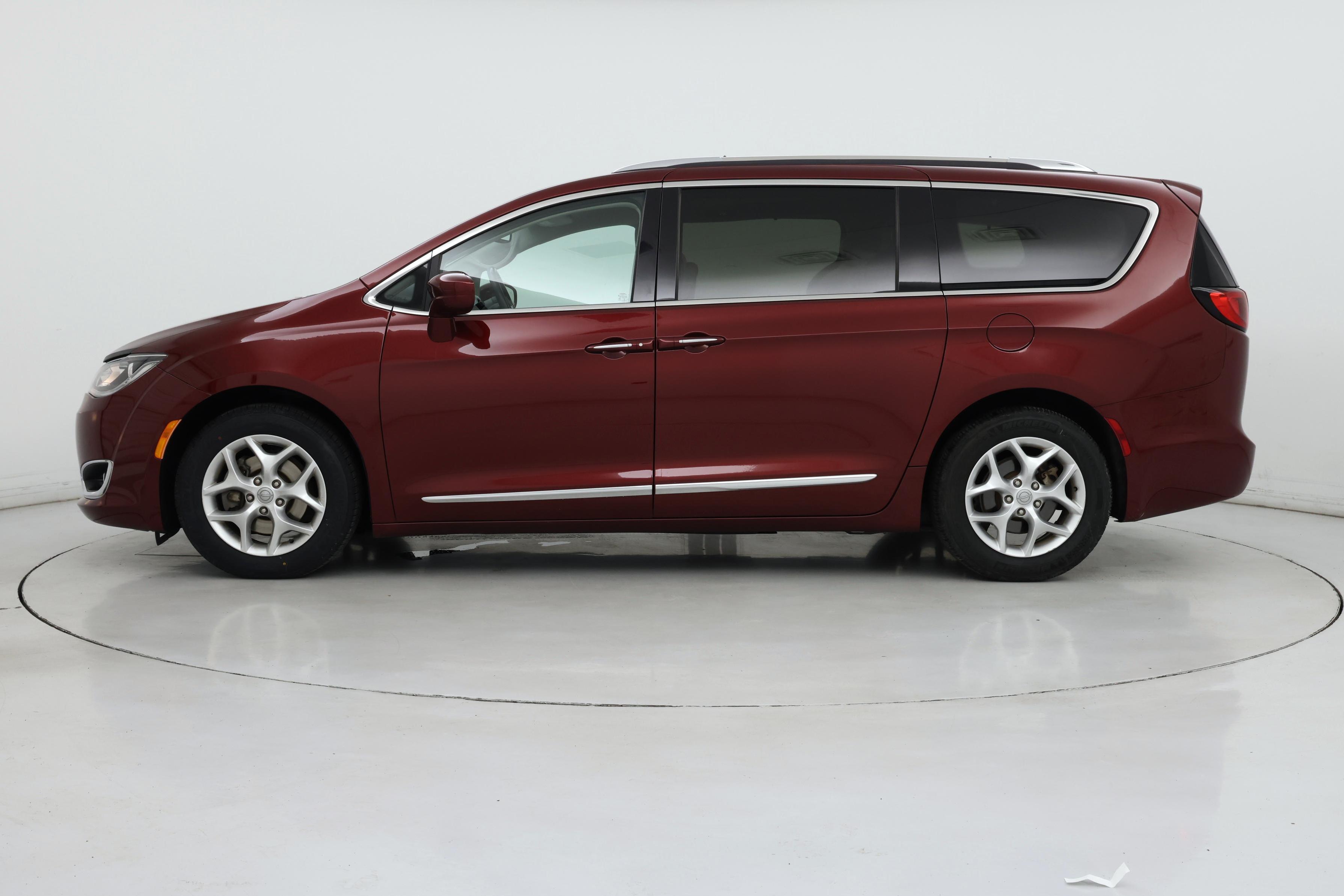 Thumbnail: 2020 Chrysler Pacifica - 3
