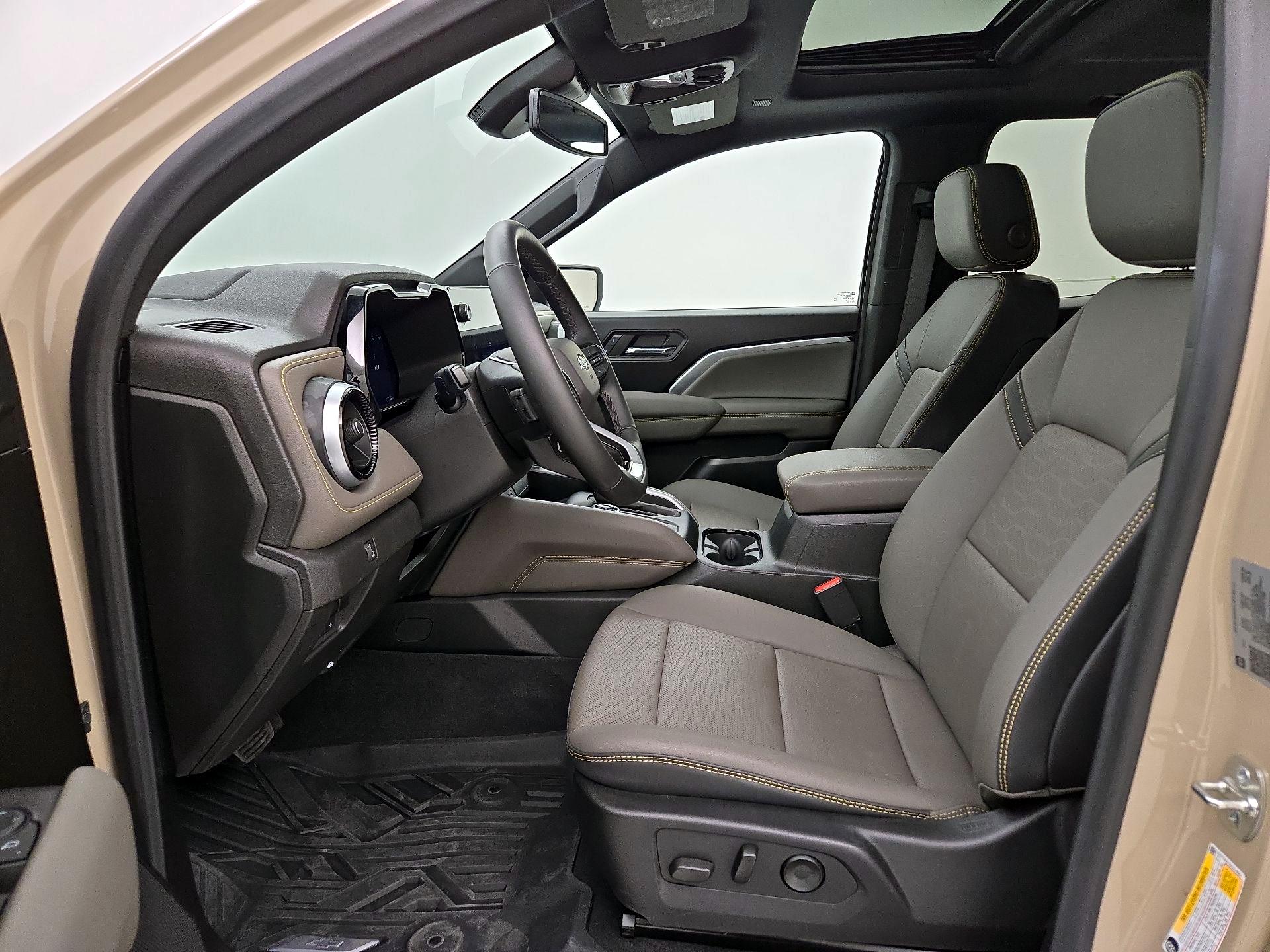 Thumbnail: 2024 Chevrolet Colorado - 11