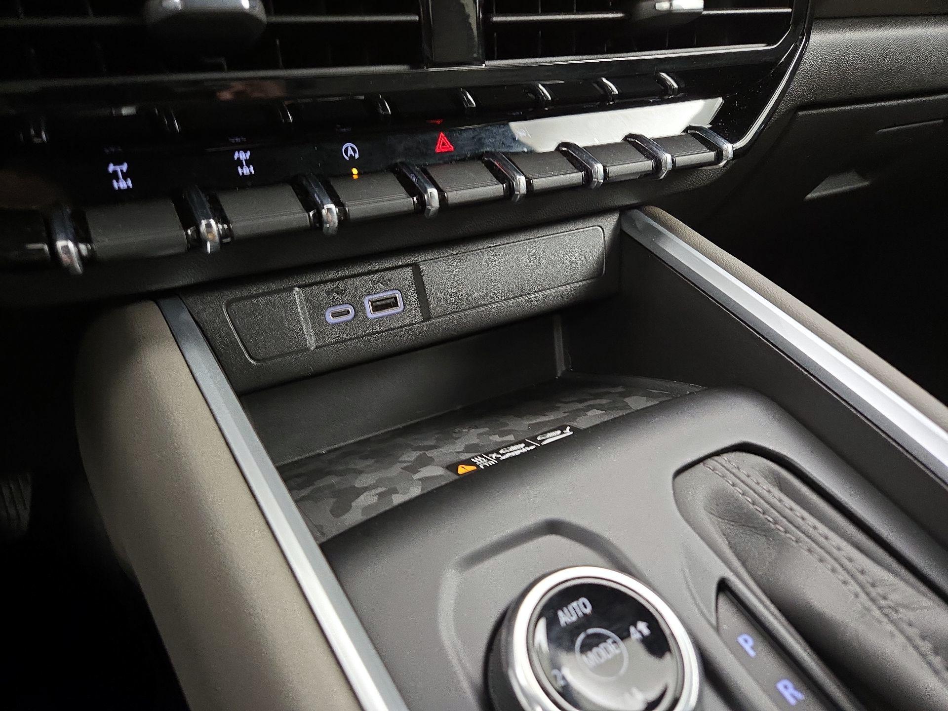 Thumbnail: 2024 Chevrolet Colorado - 18