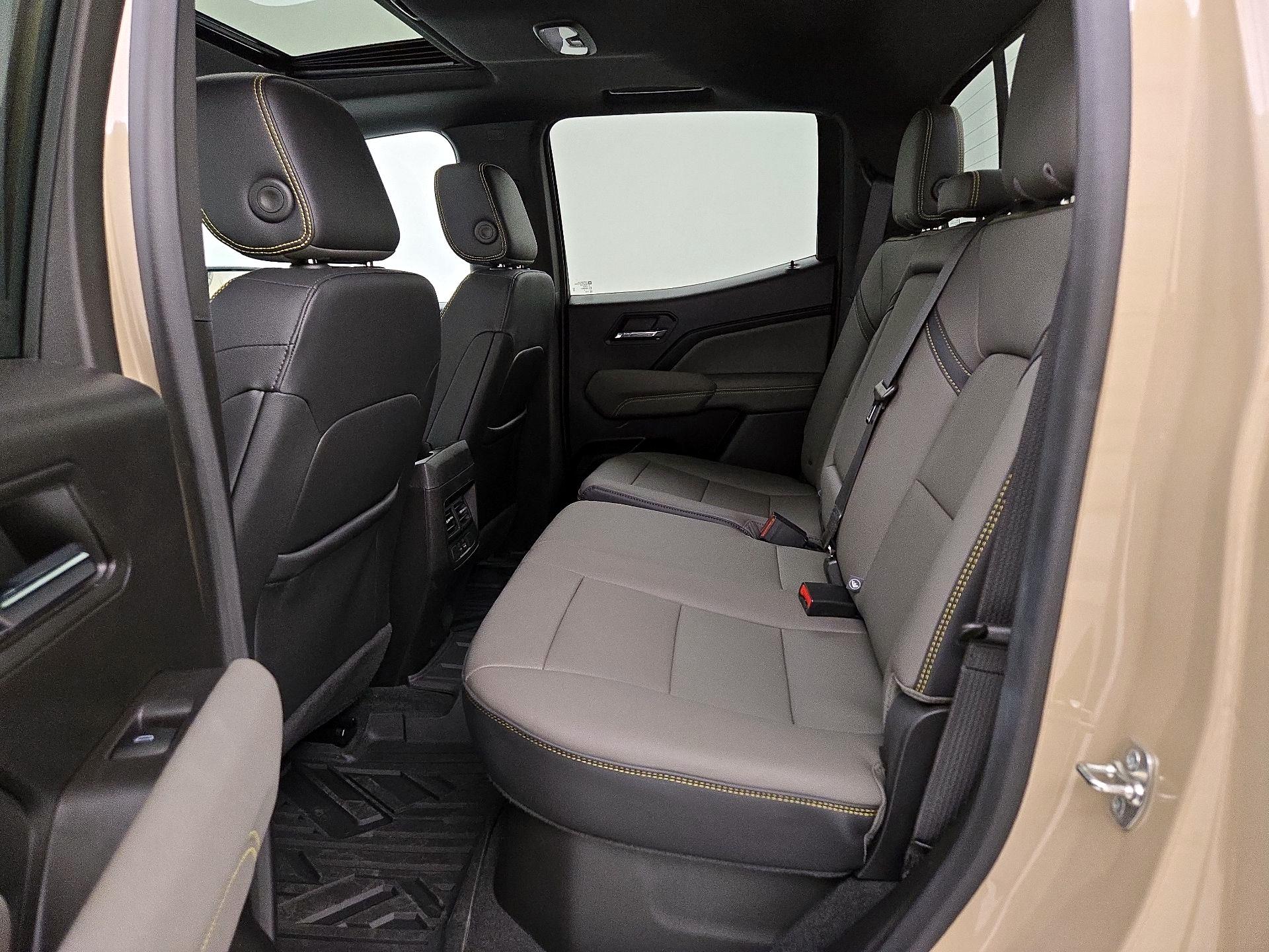 Thumbnail: 2024 Chevrolet Colorado - 20