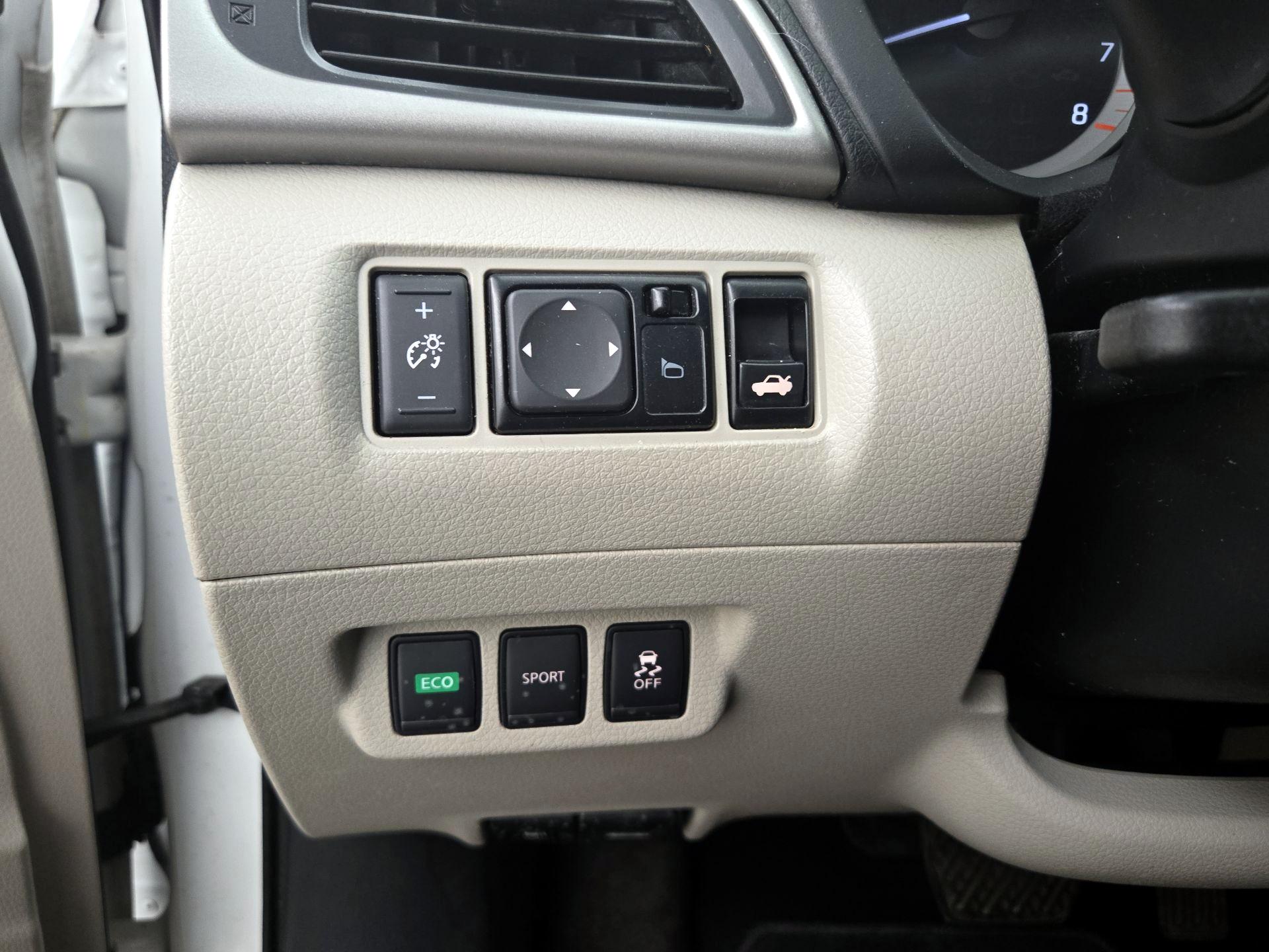 Thumbnail: 2015 Nissan Sentra - 13