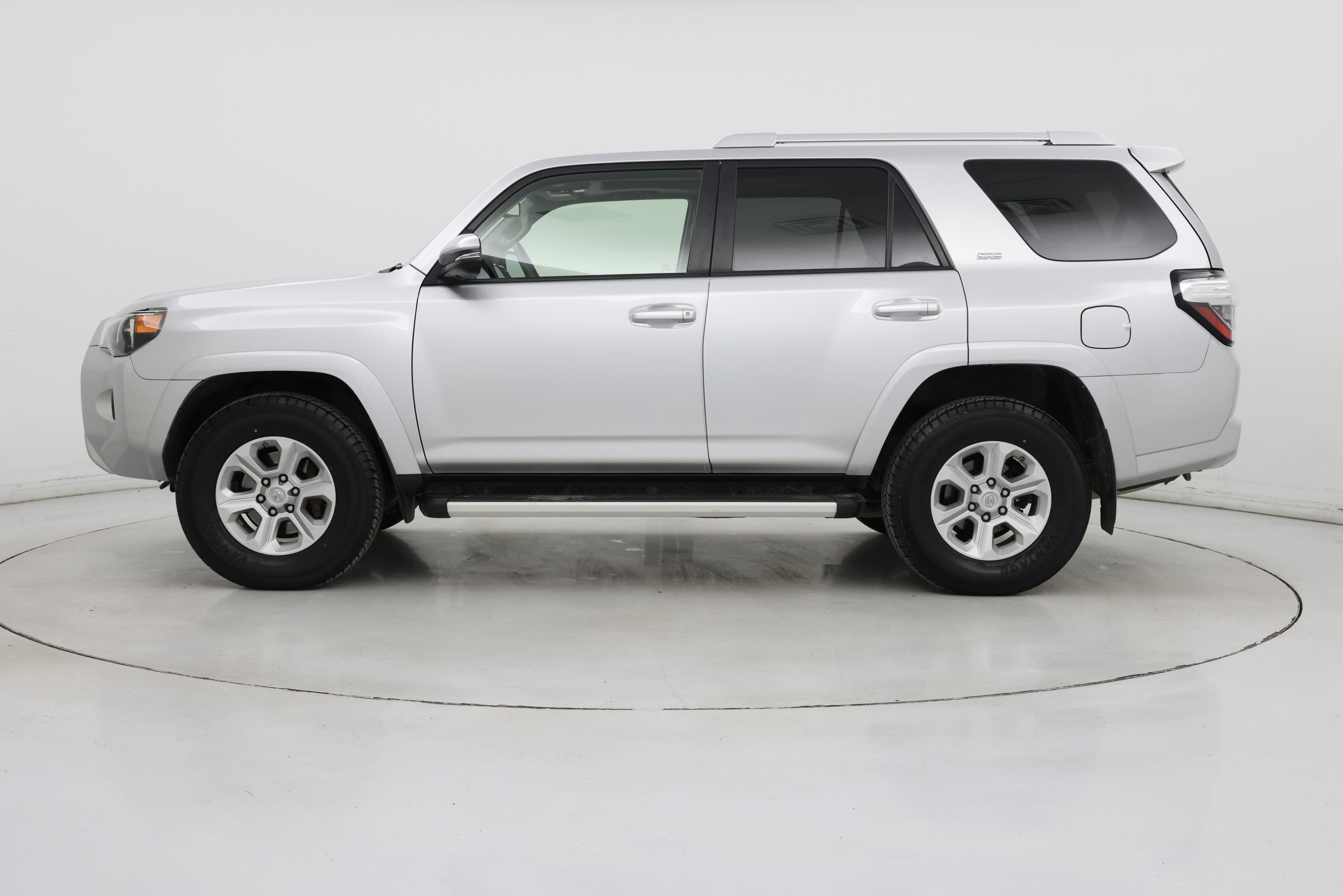 Thumbnail: 2016 Toyota 4Runner - 3