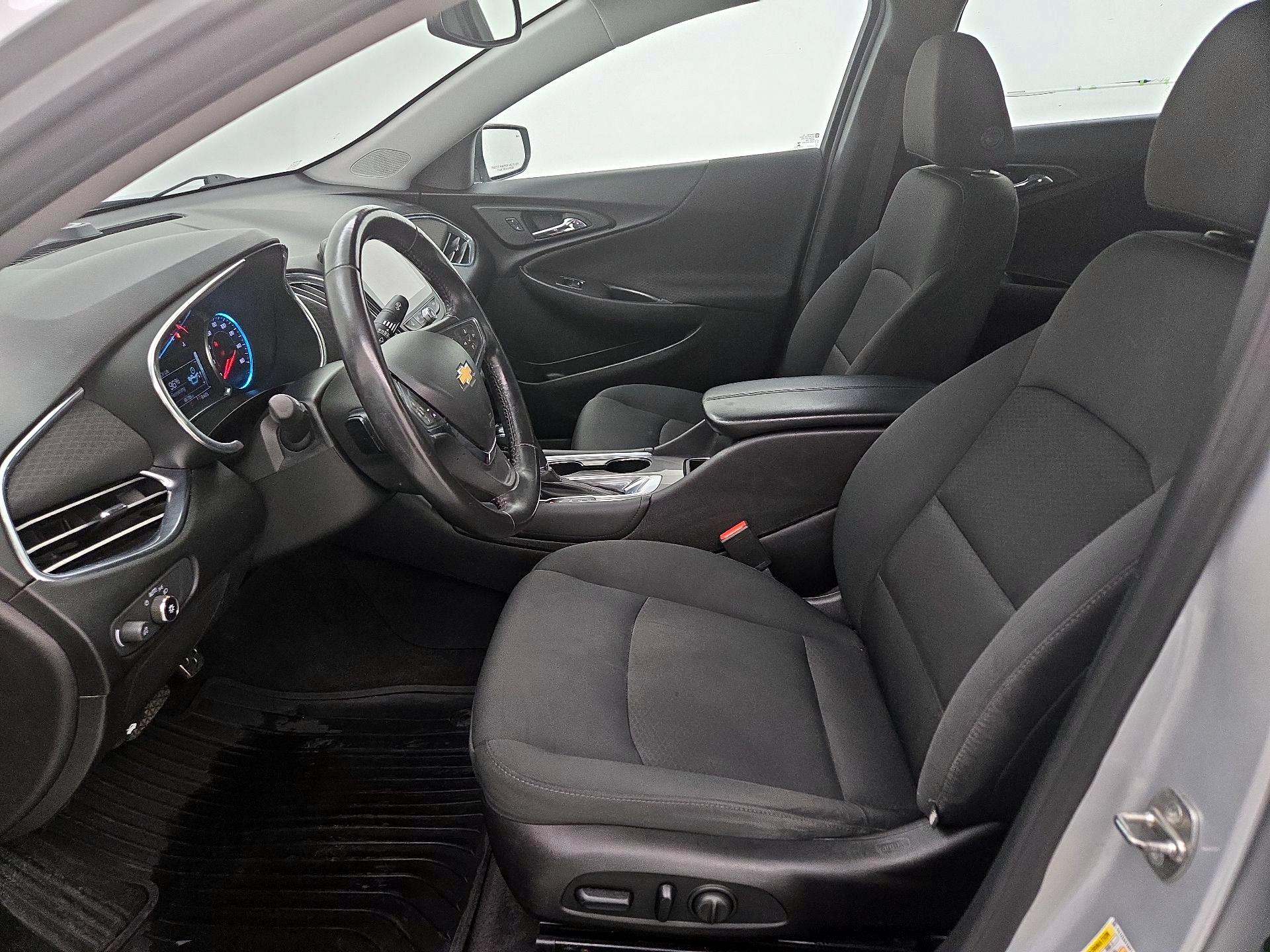 Thumbnail: 2017 Chevrolet Malibu - 11