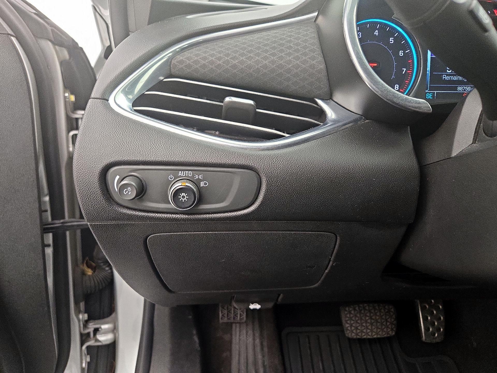 Thumbnail: 2017 Chevrolet Malibu - 13