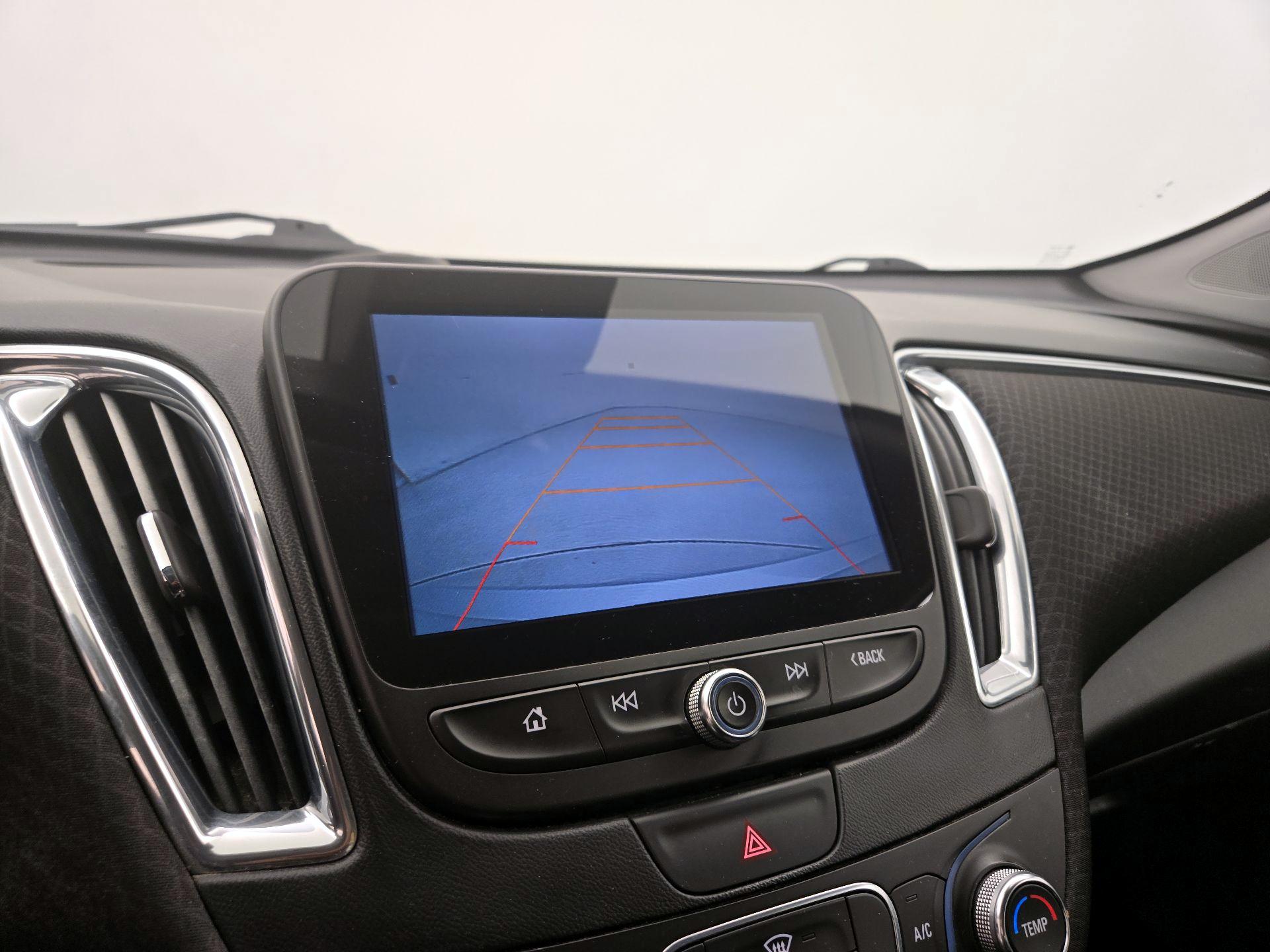 Thumbnail: 2017 Chevrolet Malibu - 14