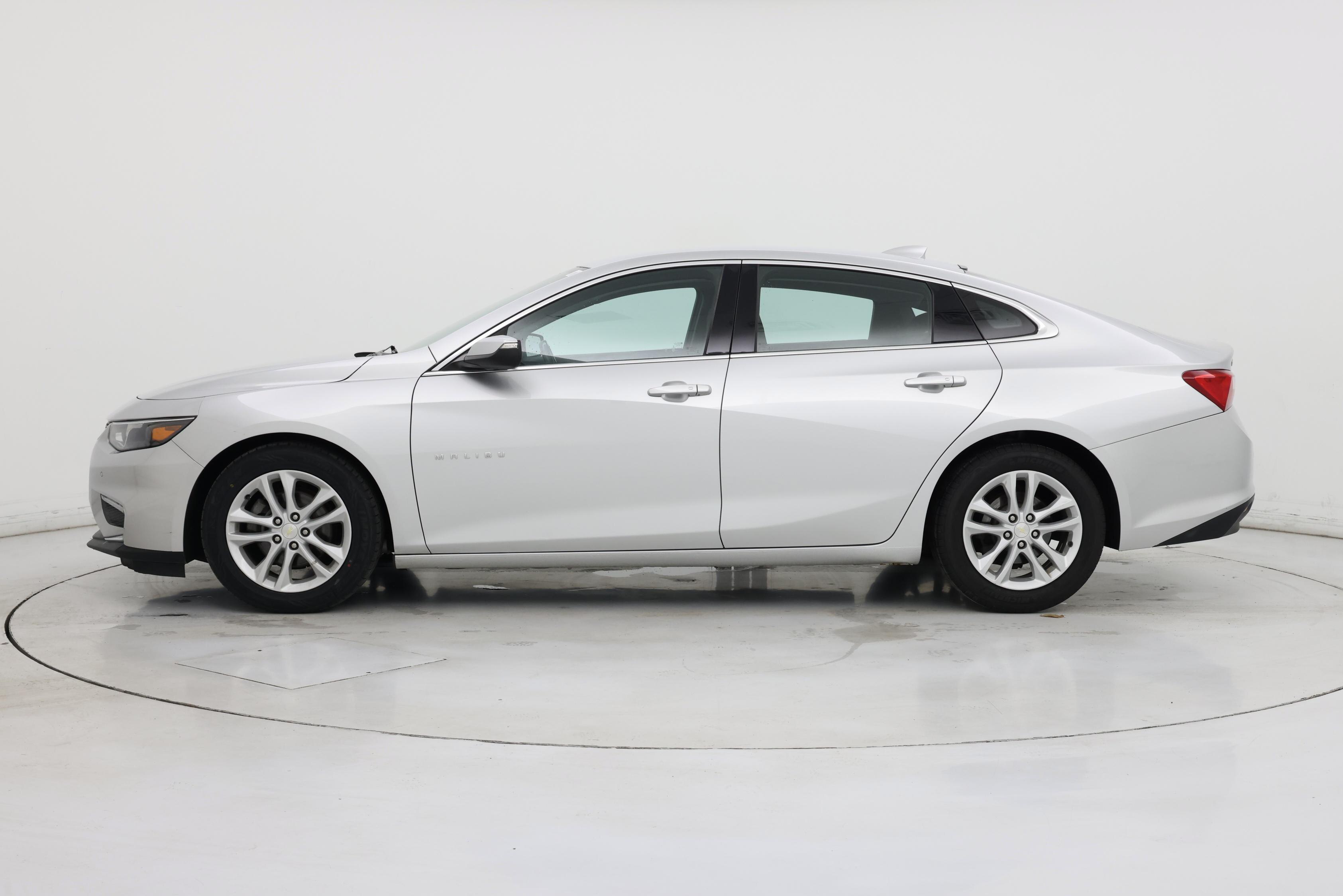 Thumbnail: 2017 Chevrolet Malibu - 3