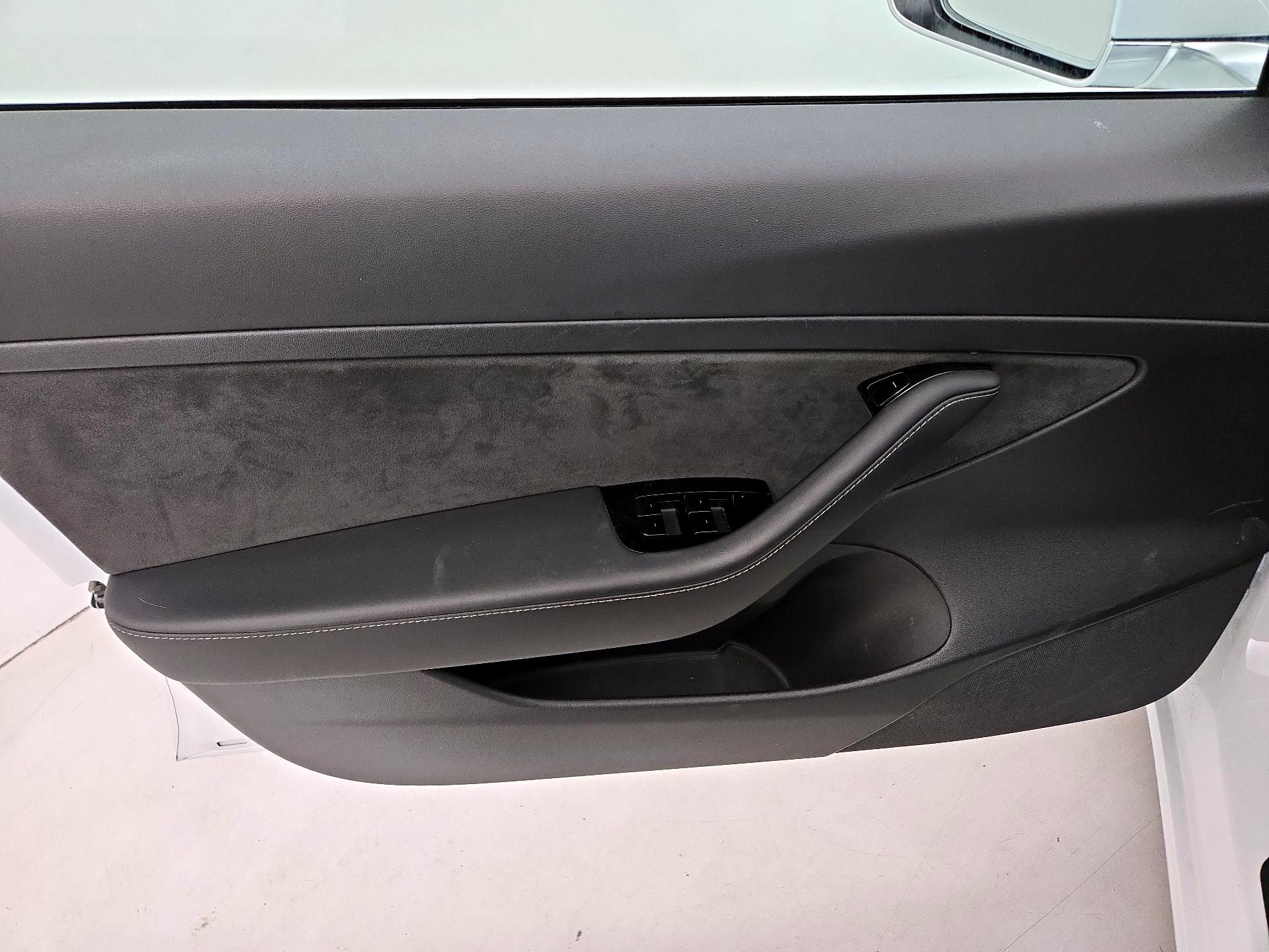 Thumbnail: 2020 Tesla Model 3 - 12