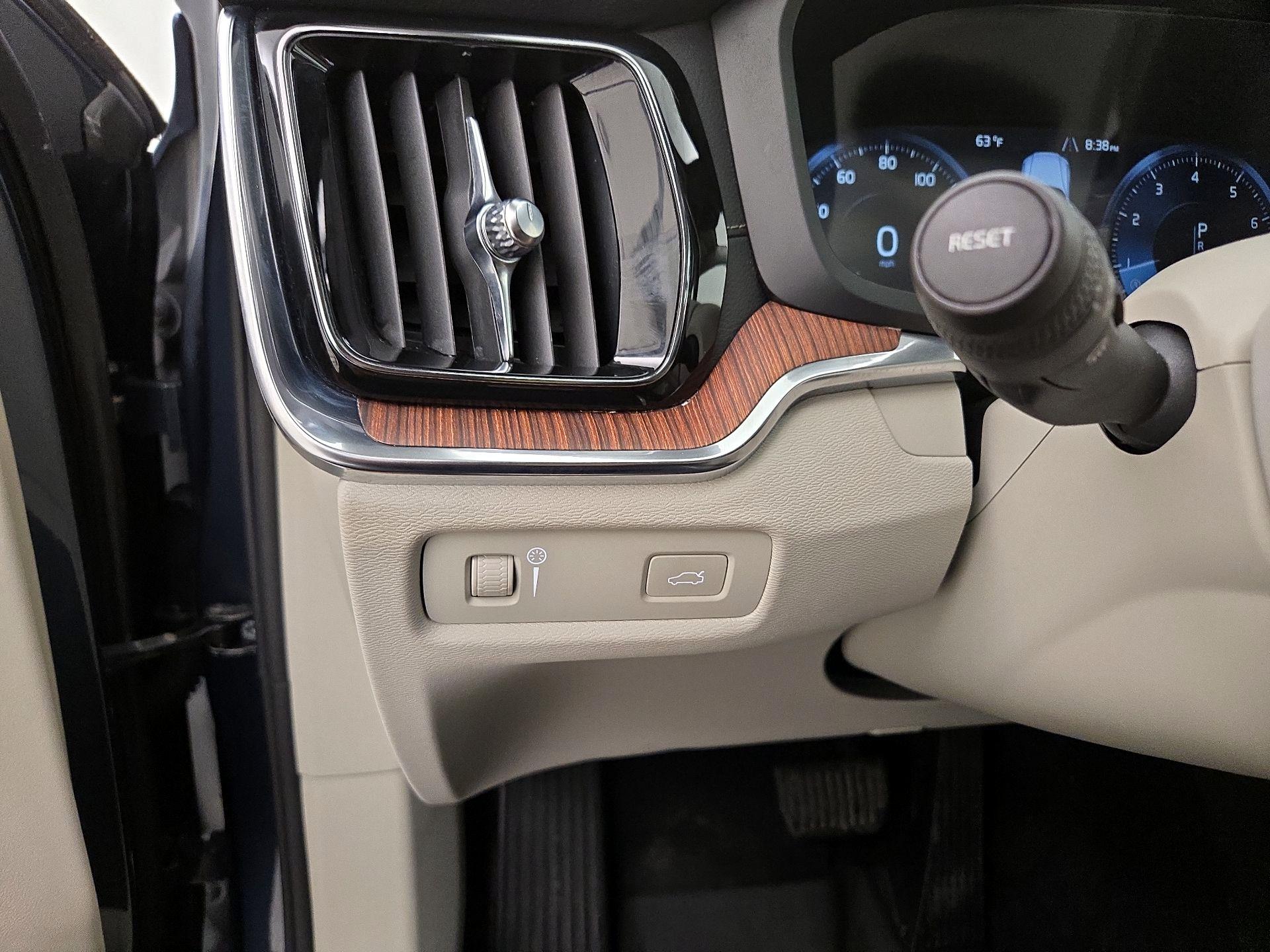 Thumbnail: 2020 Volvo S60 - 13