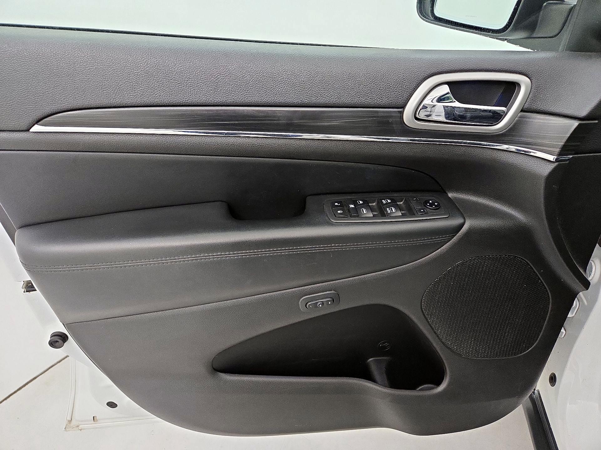 Thumbnail: 2019 Jeep Grand Cherokee - 12