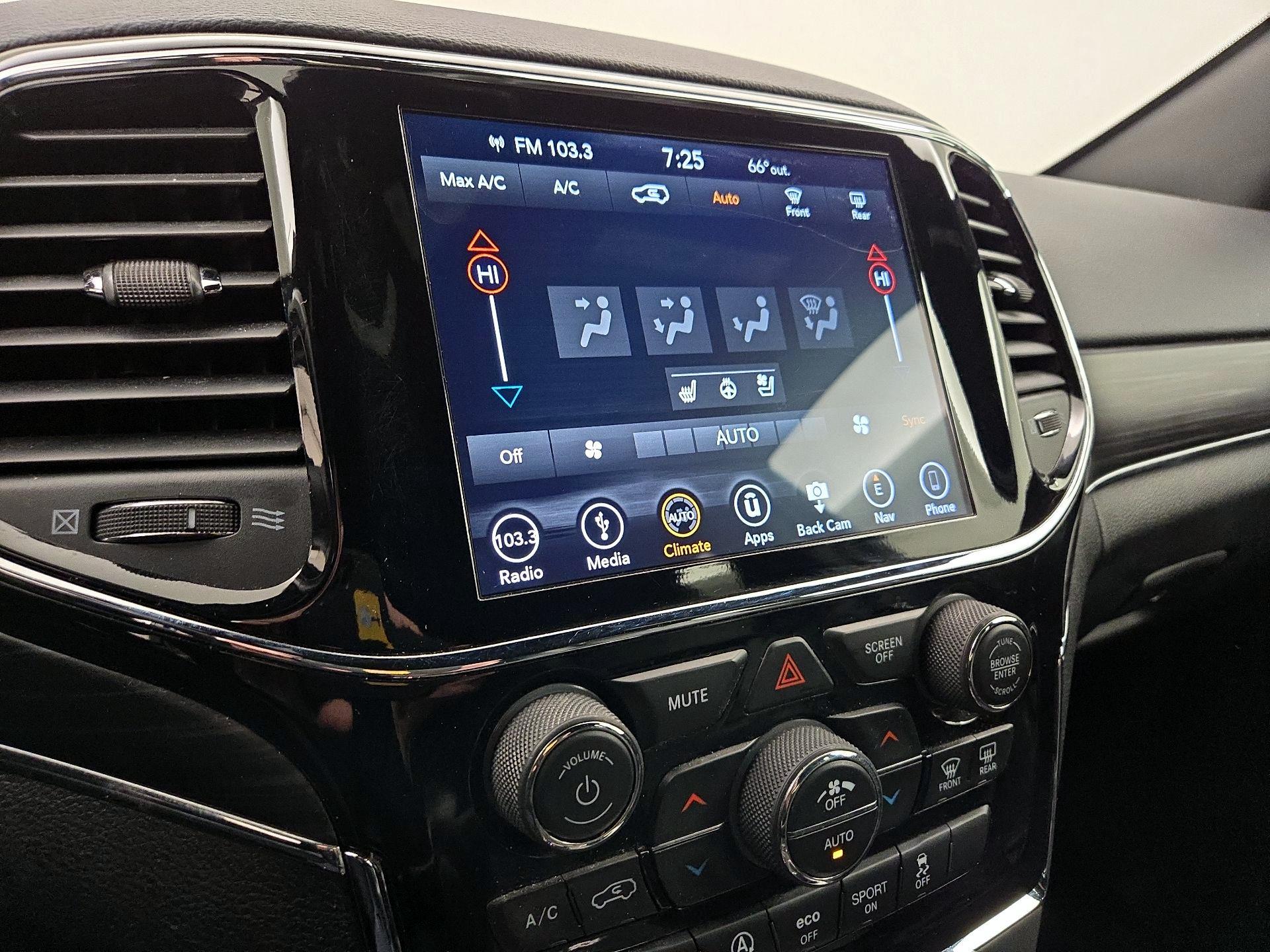 Thumbnail: 2019 Jeep Grand Cherokee - 17