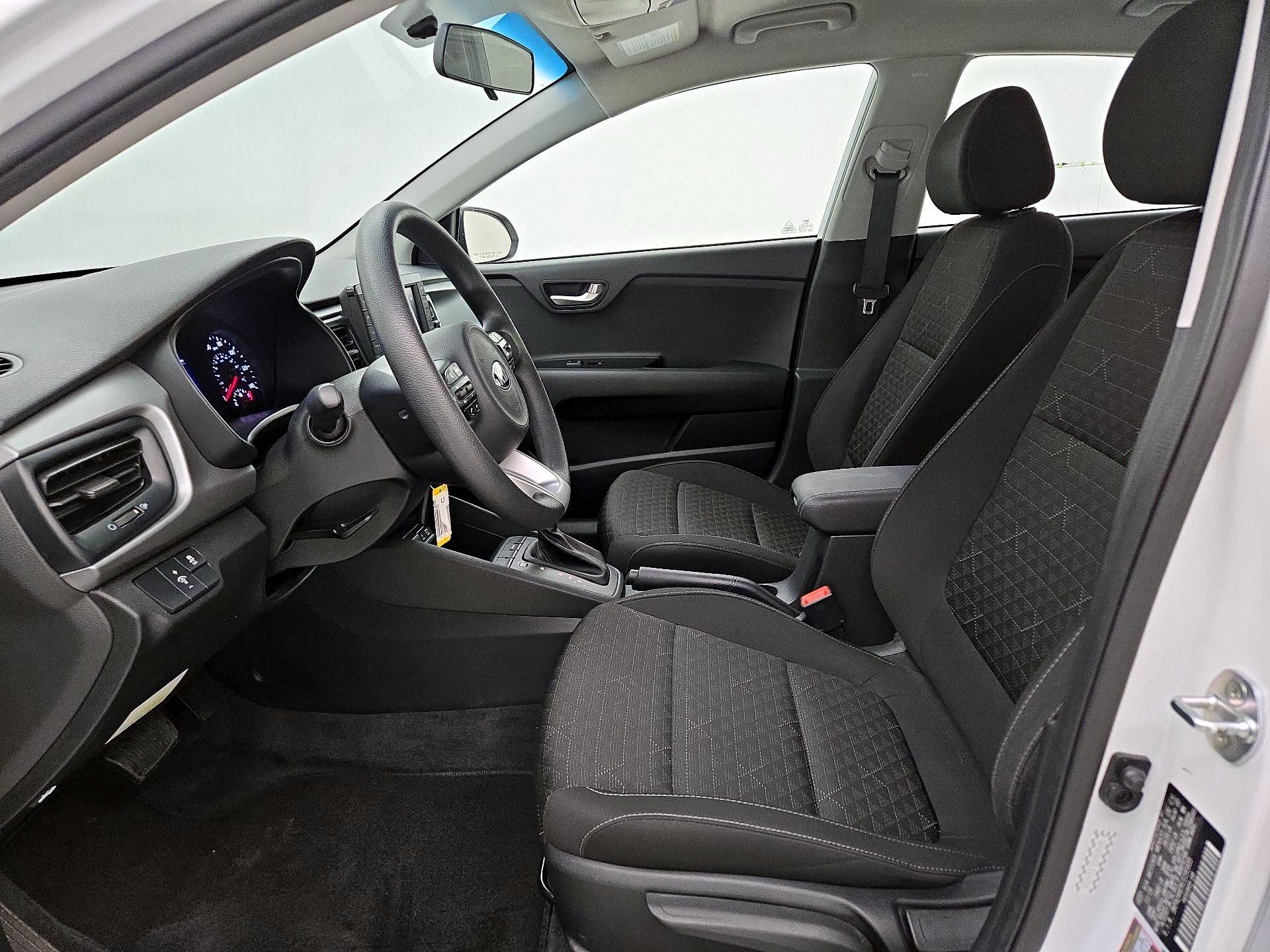 Thumbnail: 2020 Kia Rio - 11