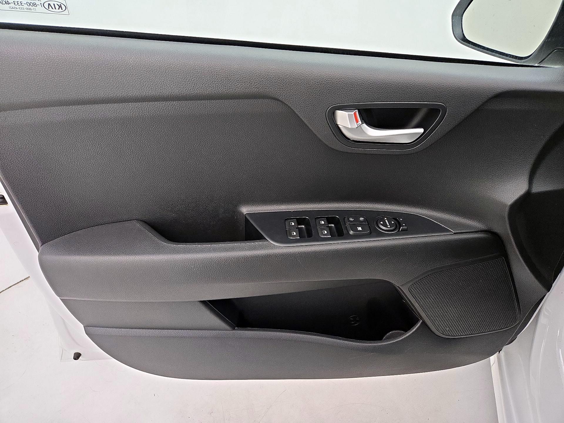 Thumbnail: 2020 Kia Rio - 12