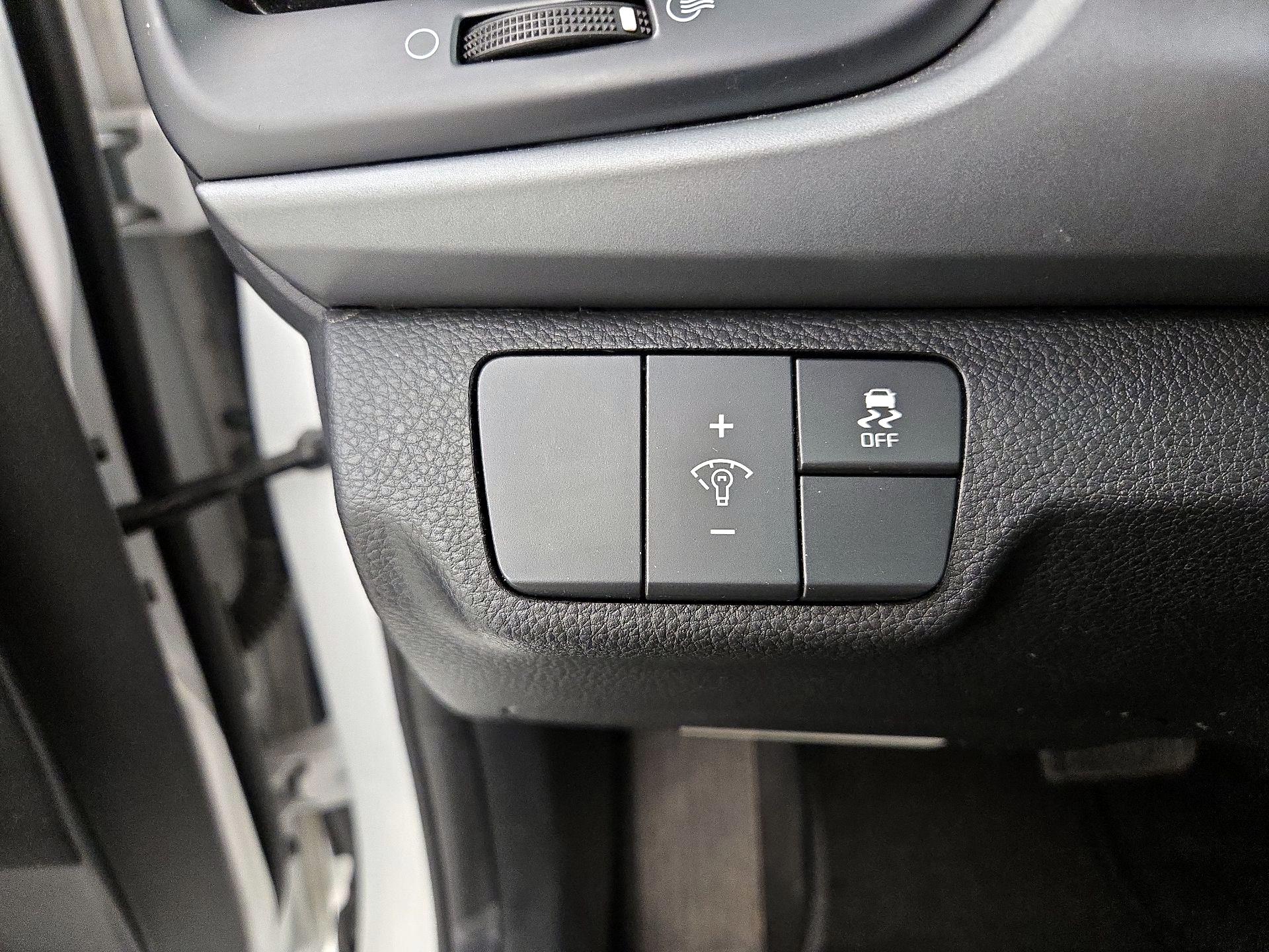 Thumbnail: 2020 Kia Rio - 13