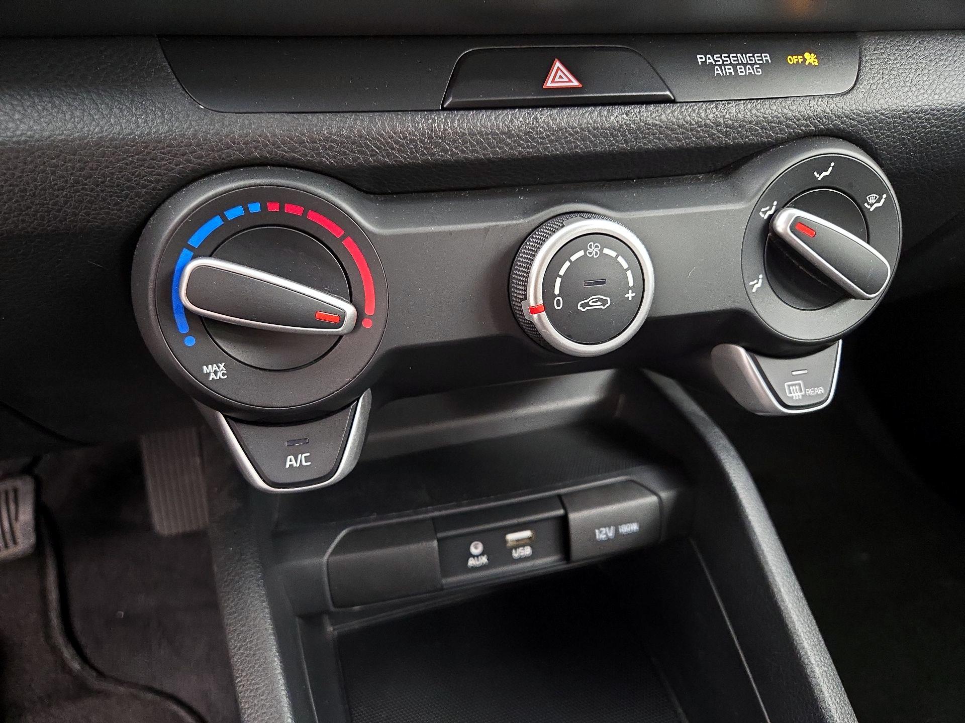 Thumbnail: 2020 Kia Rio - 16