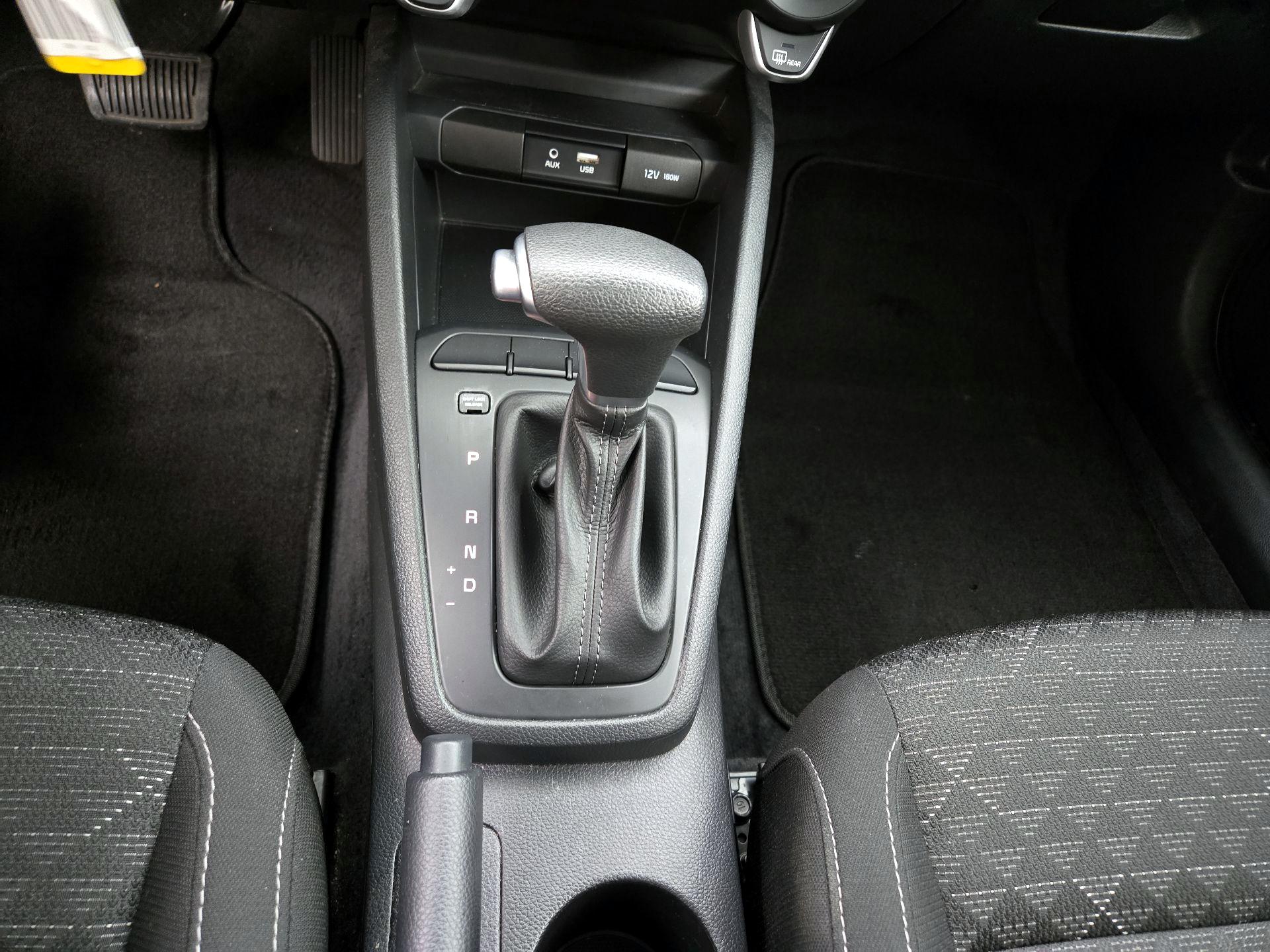 Thumbnail: 2020 Kia Rio - 17