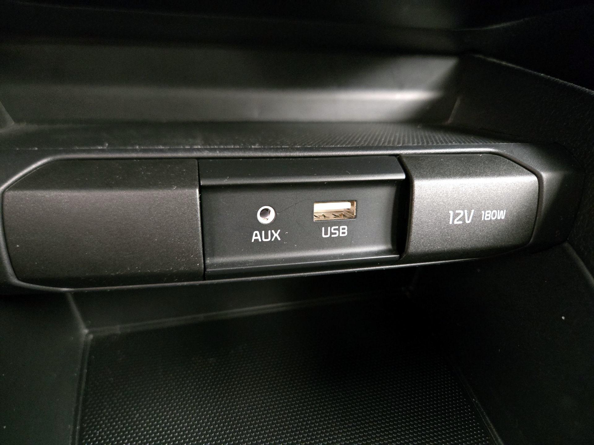 Thumbnail: 2020 Kia Rio - 18