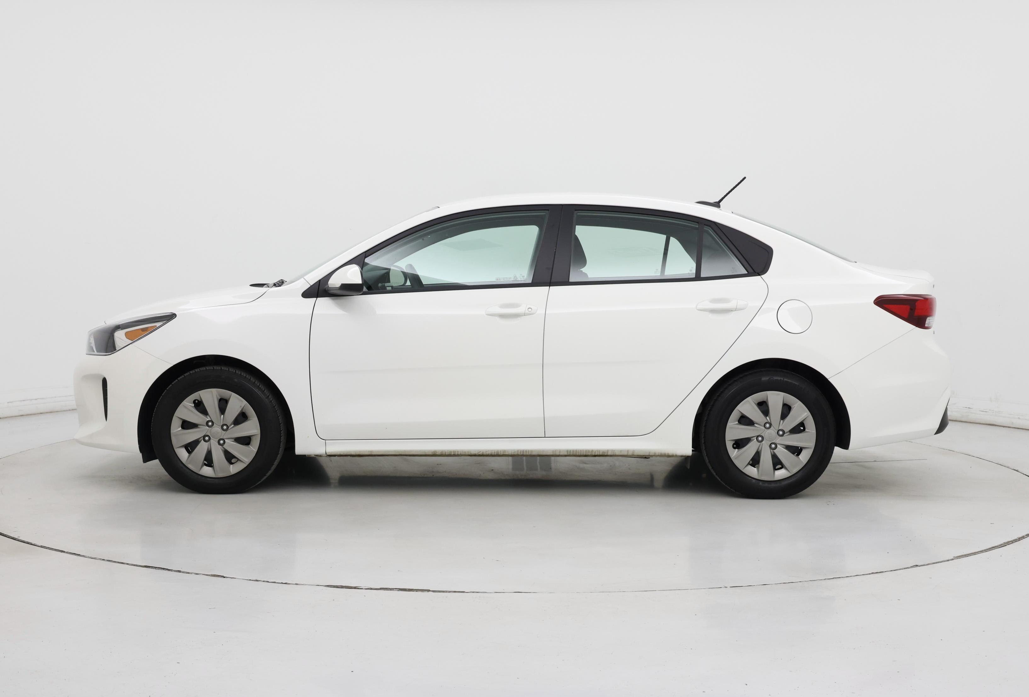 Thumbnail: 2020 Kia Rio - 3