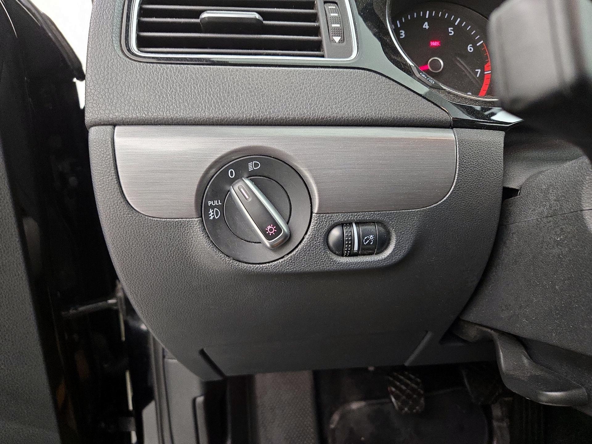 Thumbnail: 2016 Volkswagen Jetta - 13