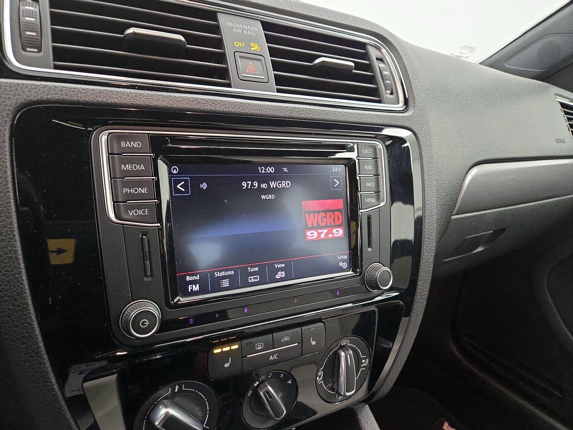 Thumbnail: 2016 Volkswagen Jetta - 16