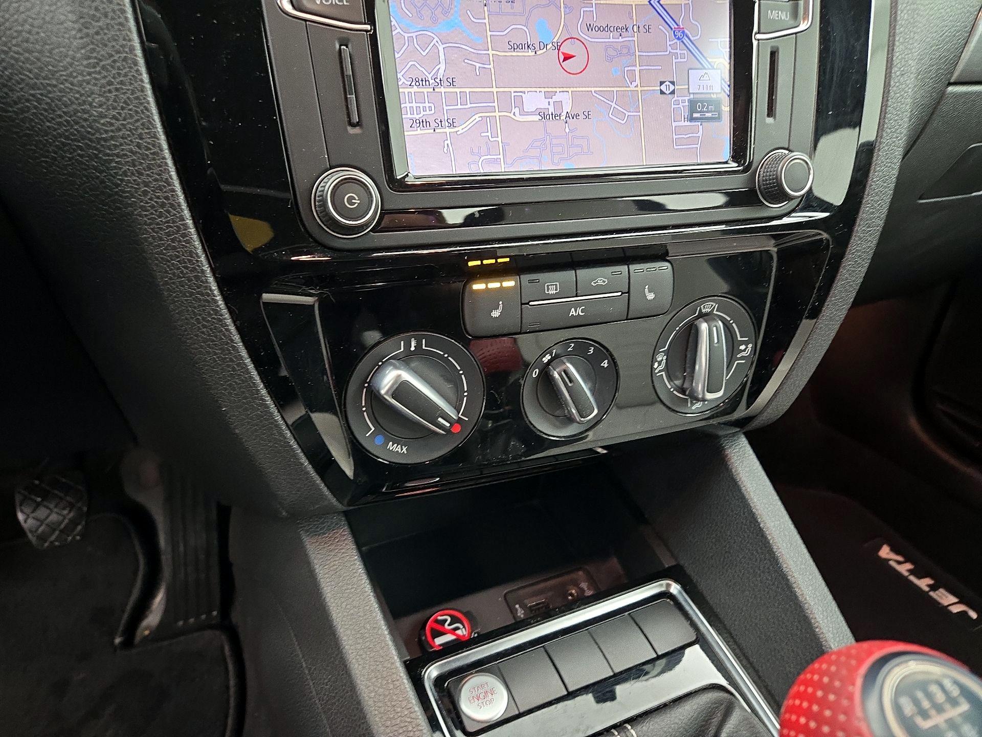 Thumbnail: 2016 Volkswagen Jetta - 17