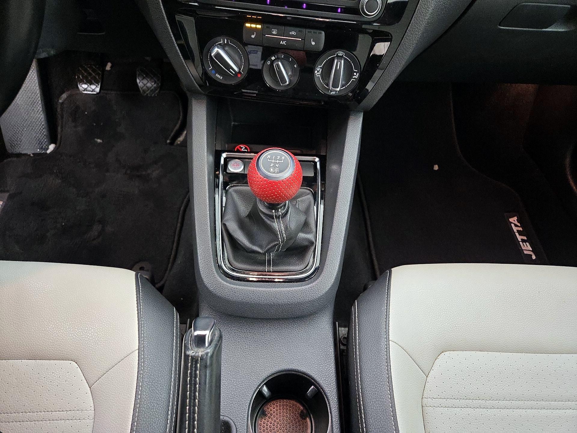 Thumbnail: 2016 Volkswagen Jetta - 18