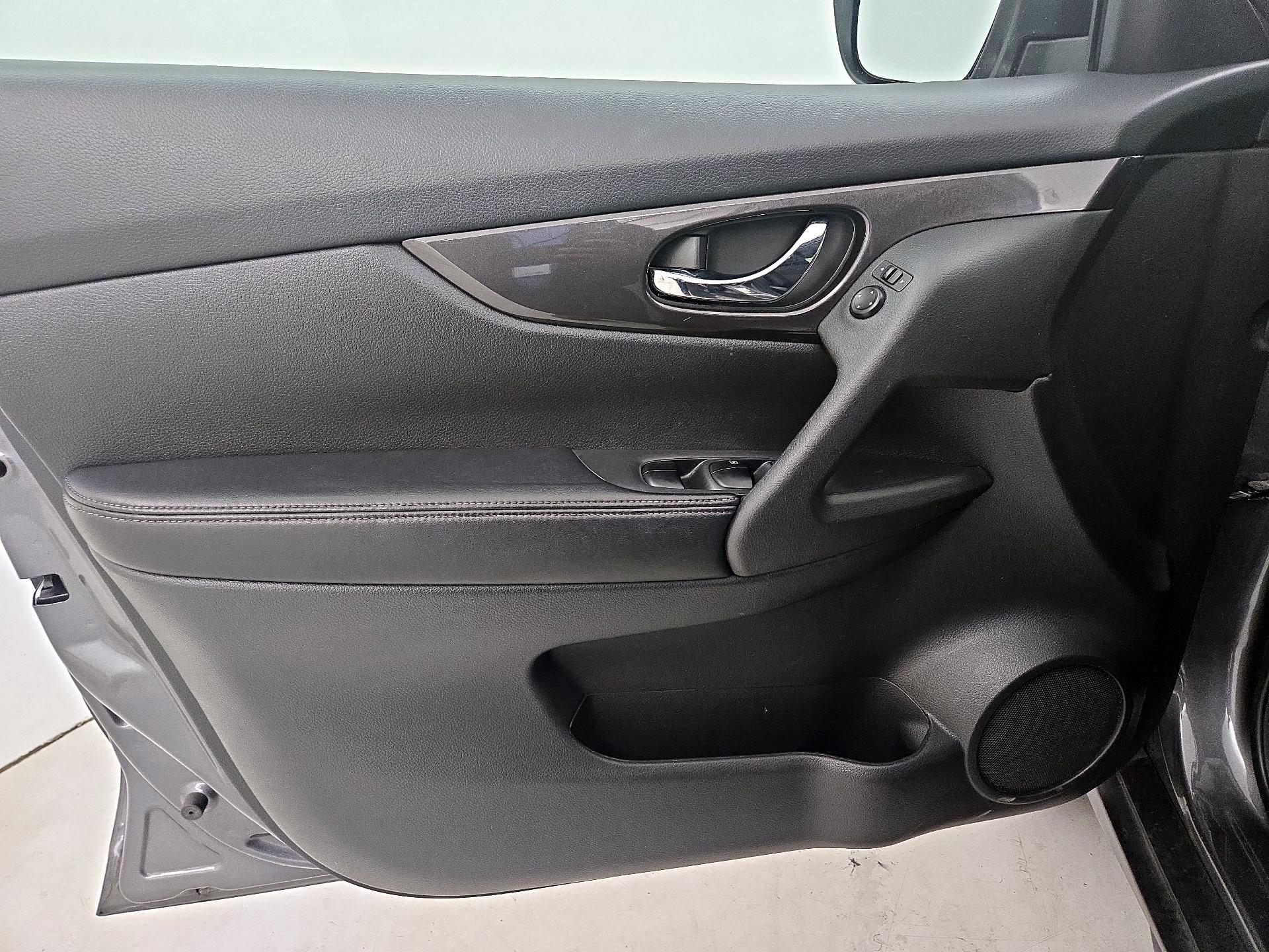 Thumbnail: 2019 Nissan Rogue - 12