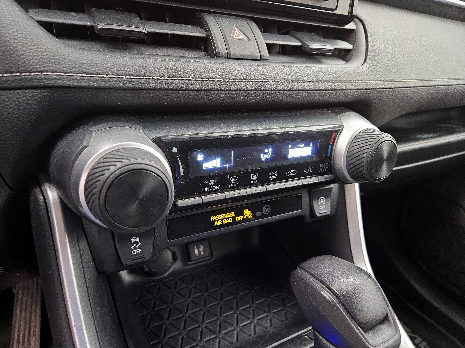 Thumbnail: 2019 Toyota RAV4 - 16