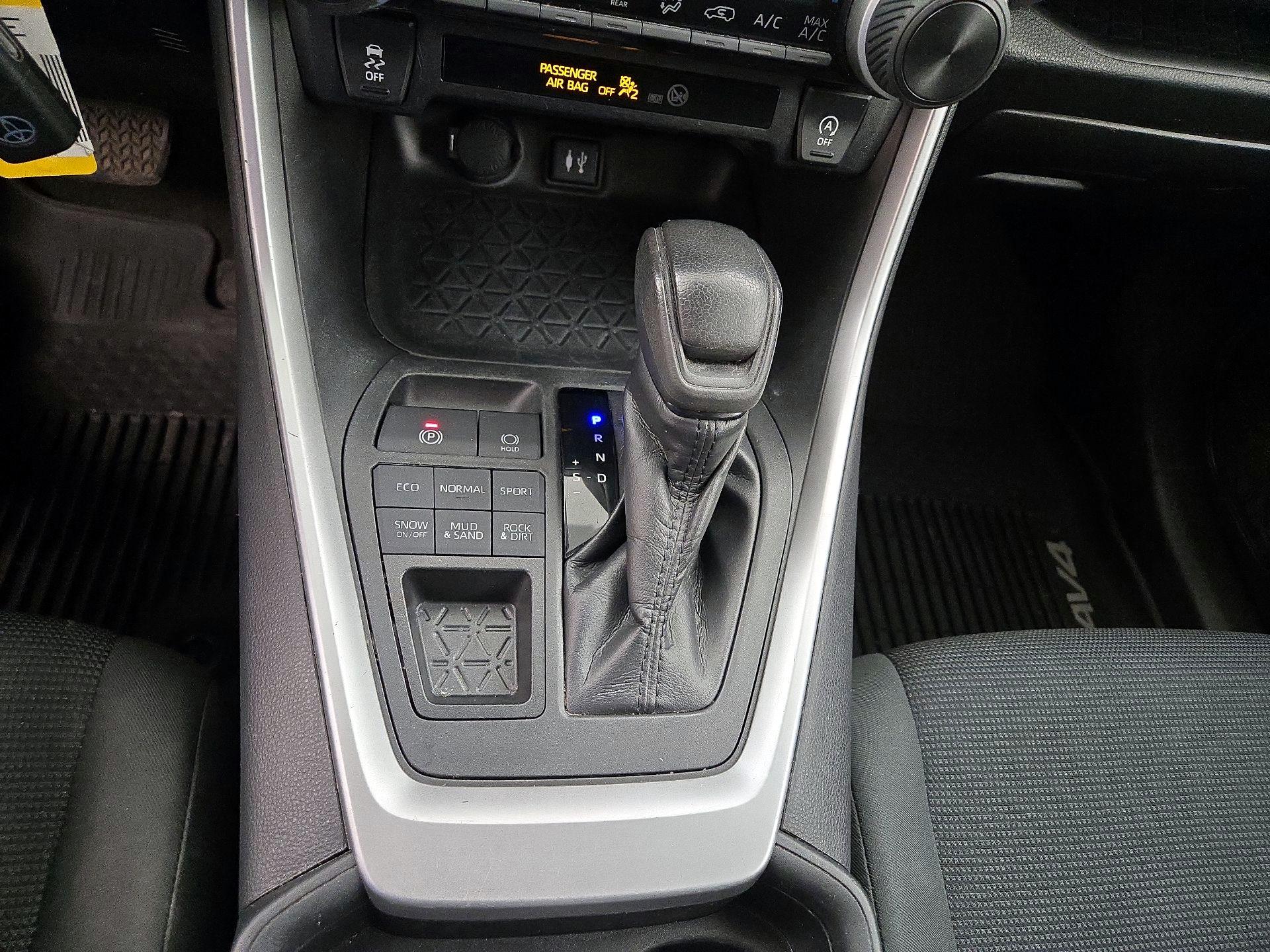 Thumbnail: 2019 Toyota RAV4 - 17