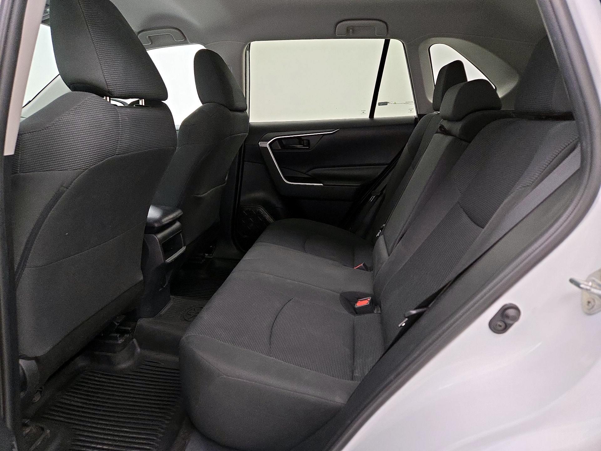 Thumbnail: 2019 Toyota RAV4 - 19