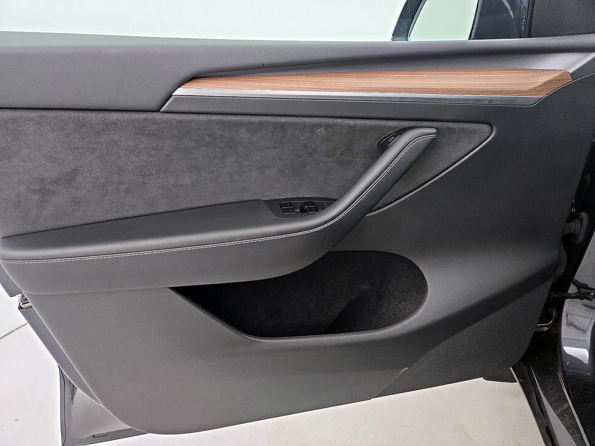 Thumbnail: 2025 Tesla Model Y - 12