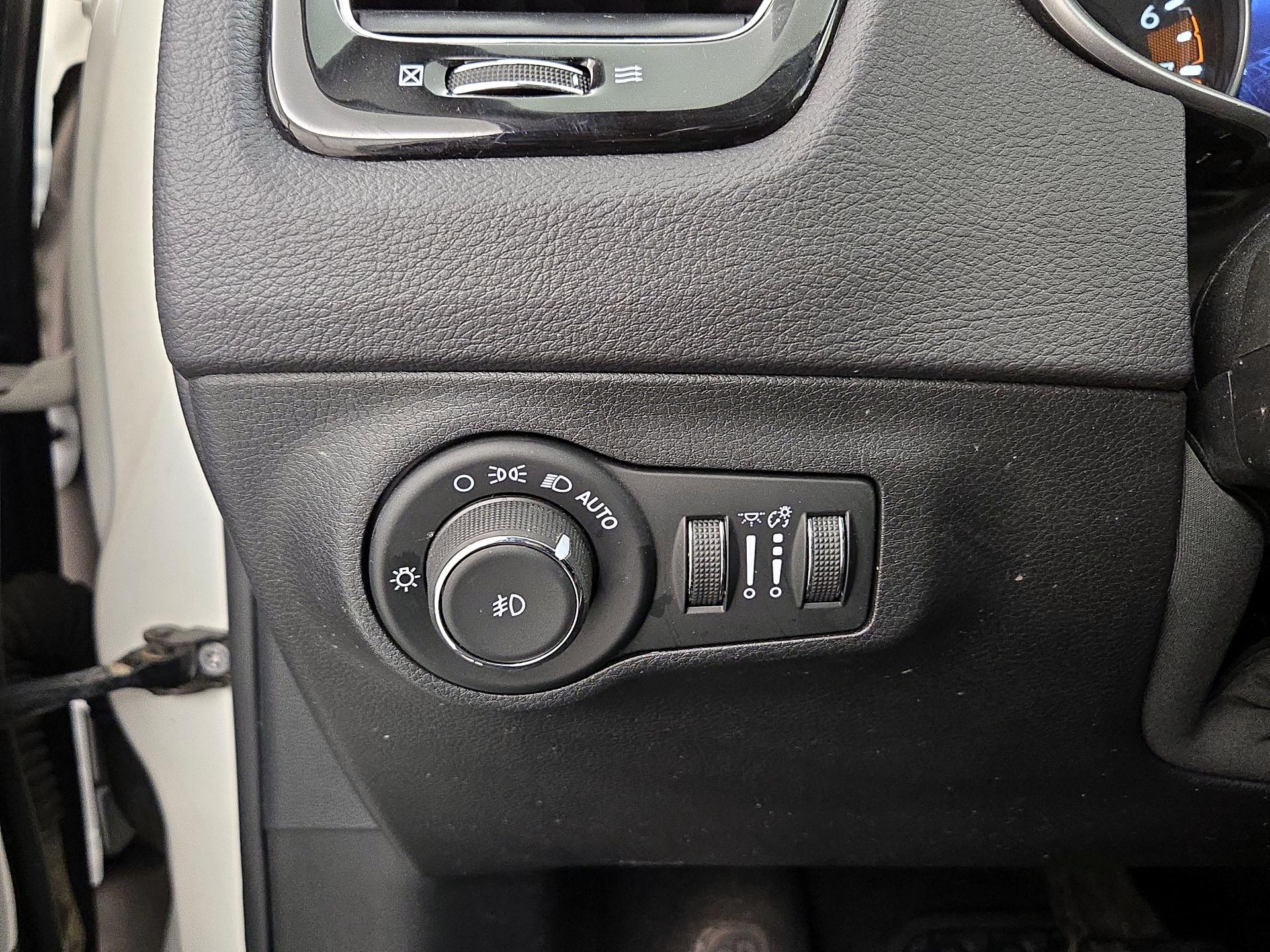 Thumbnail: 2018 Jeep Compass - 13